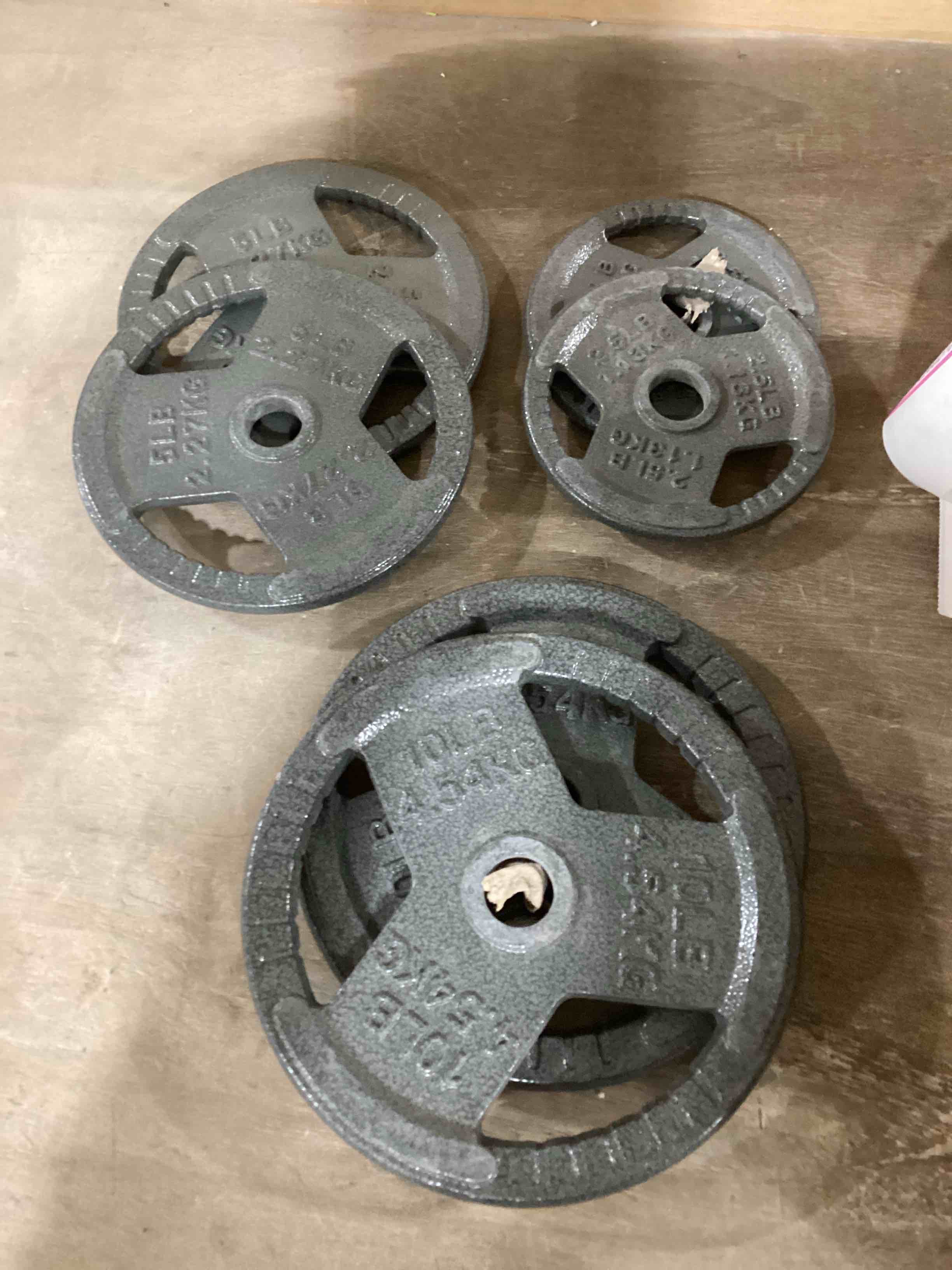 Condition photo showing Good Condition for Fitvids 1 Inch Standard Barbell Weight Plates, 2.5 LB to 45 LB Plates for Home Gym Strength Training, Triple-handle Design