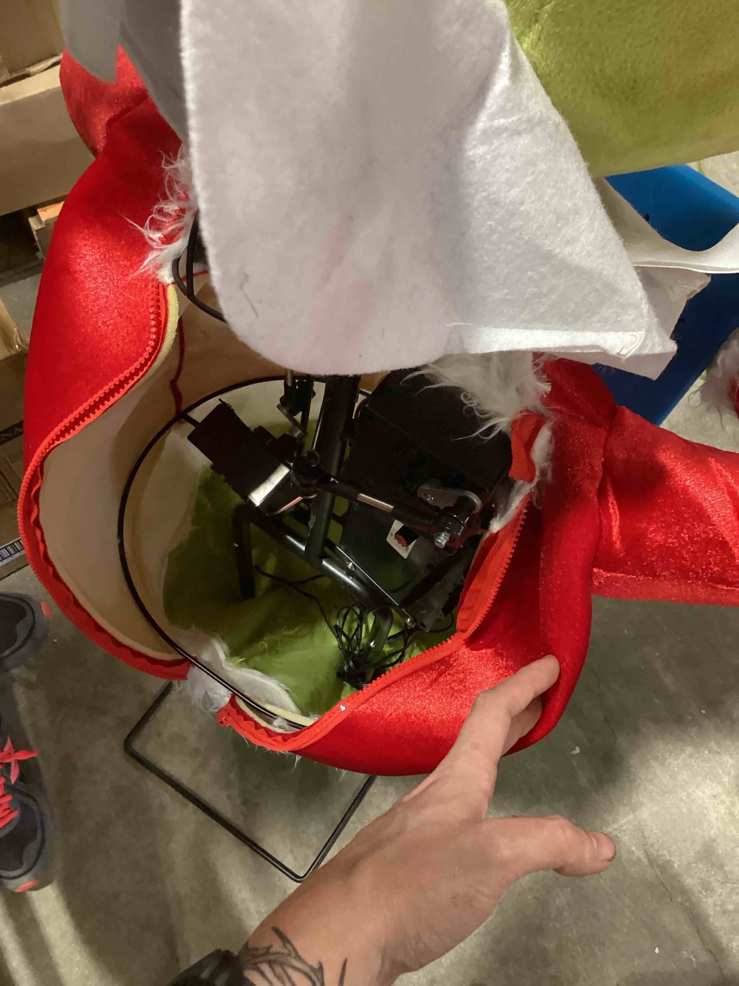 Condition photo showing Good Condition for animated 4ft grinch dr Seuss with heart sign 