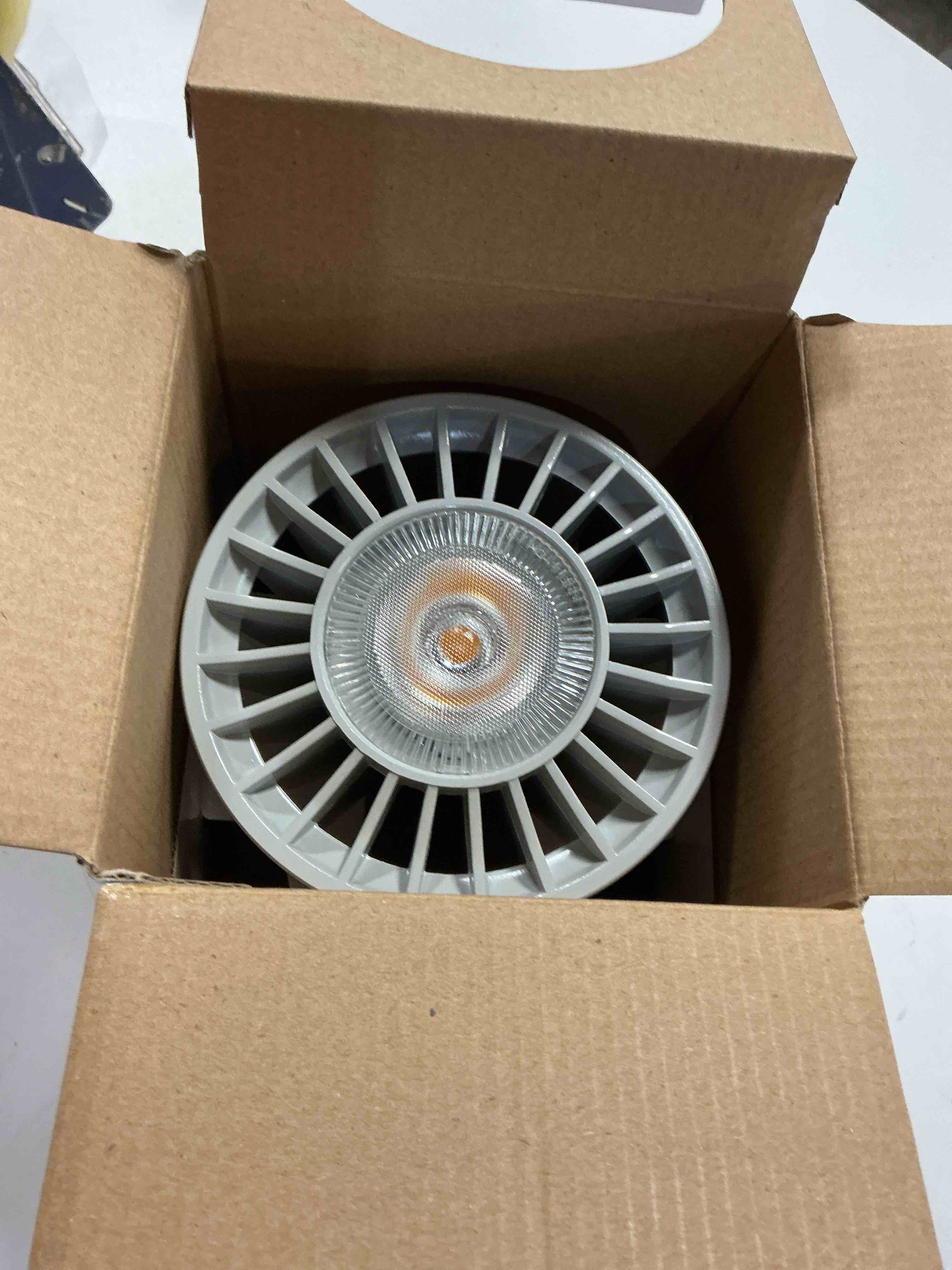 Condition photo showing Good Condition for 1-PACK Sigalux Dimmable 20w (120w equivalent) LED PAR 38 Soft White Light Bulb