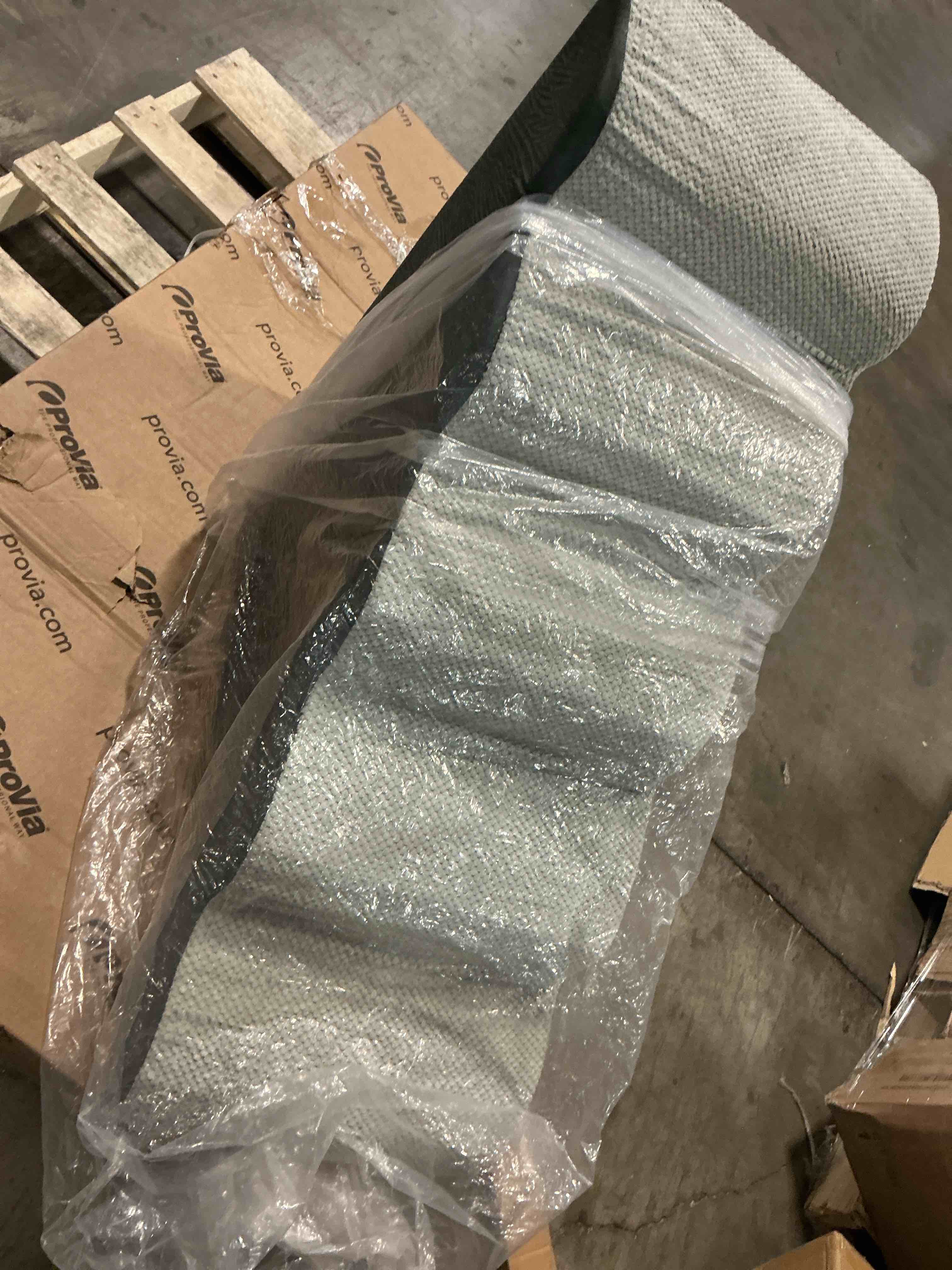 Condition photo showing Good Condition for  (similar ) EHEYCIGA Curved Dog Stairs Ramp for High Beds 22.6" H, 5-Step Dog Steps for Small Dogs and Cats, Pet Stairs for High Bed Climbing, Non-Slip Balanced Pet Step Indoor, Grey Fleece-Grey 5-Step