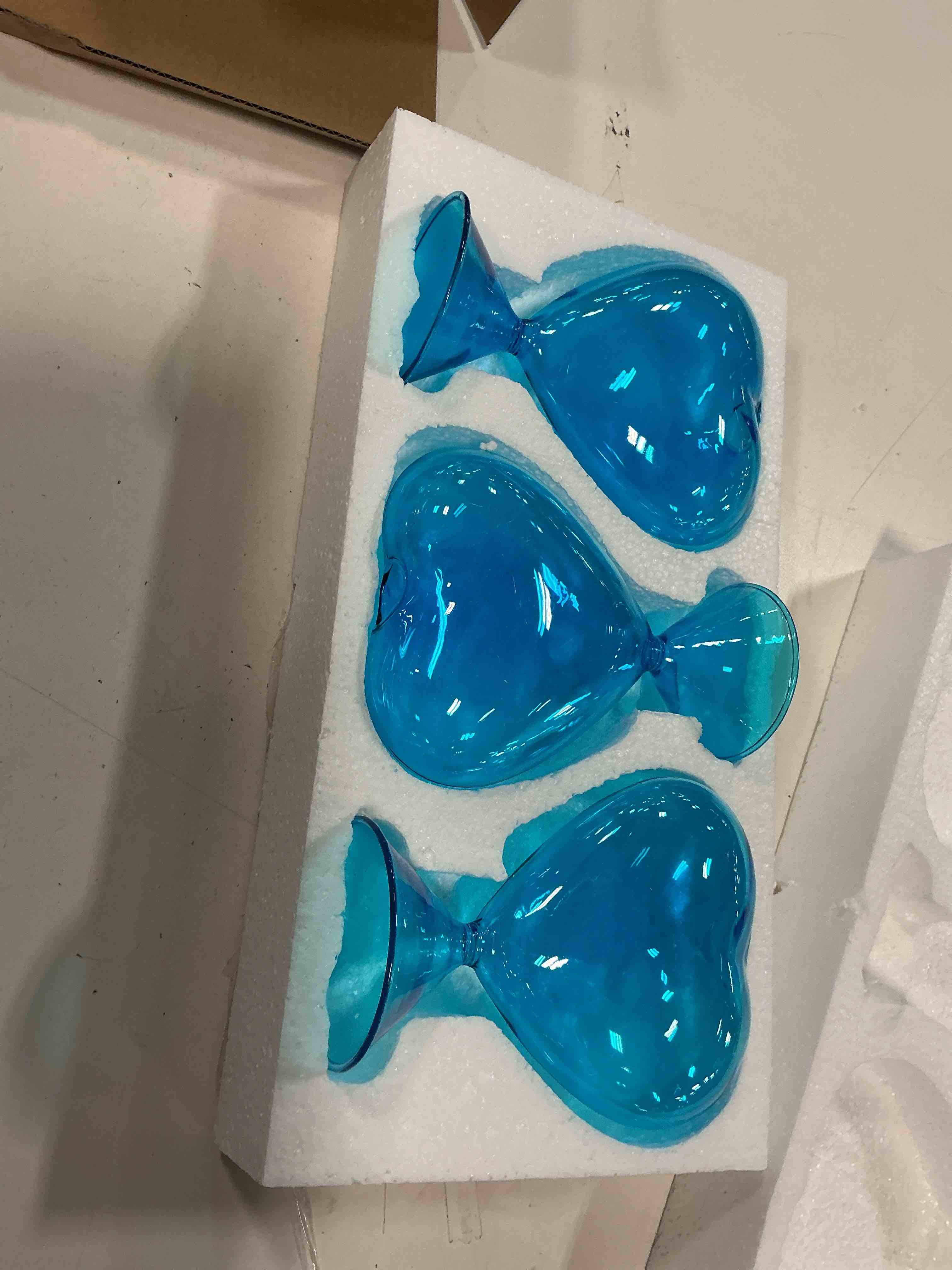 Condition photo showing Good Condition for Nacome Small Glass Heart Plant Terrarium 3 Pack  color blue 
