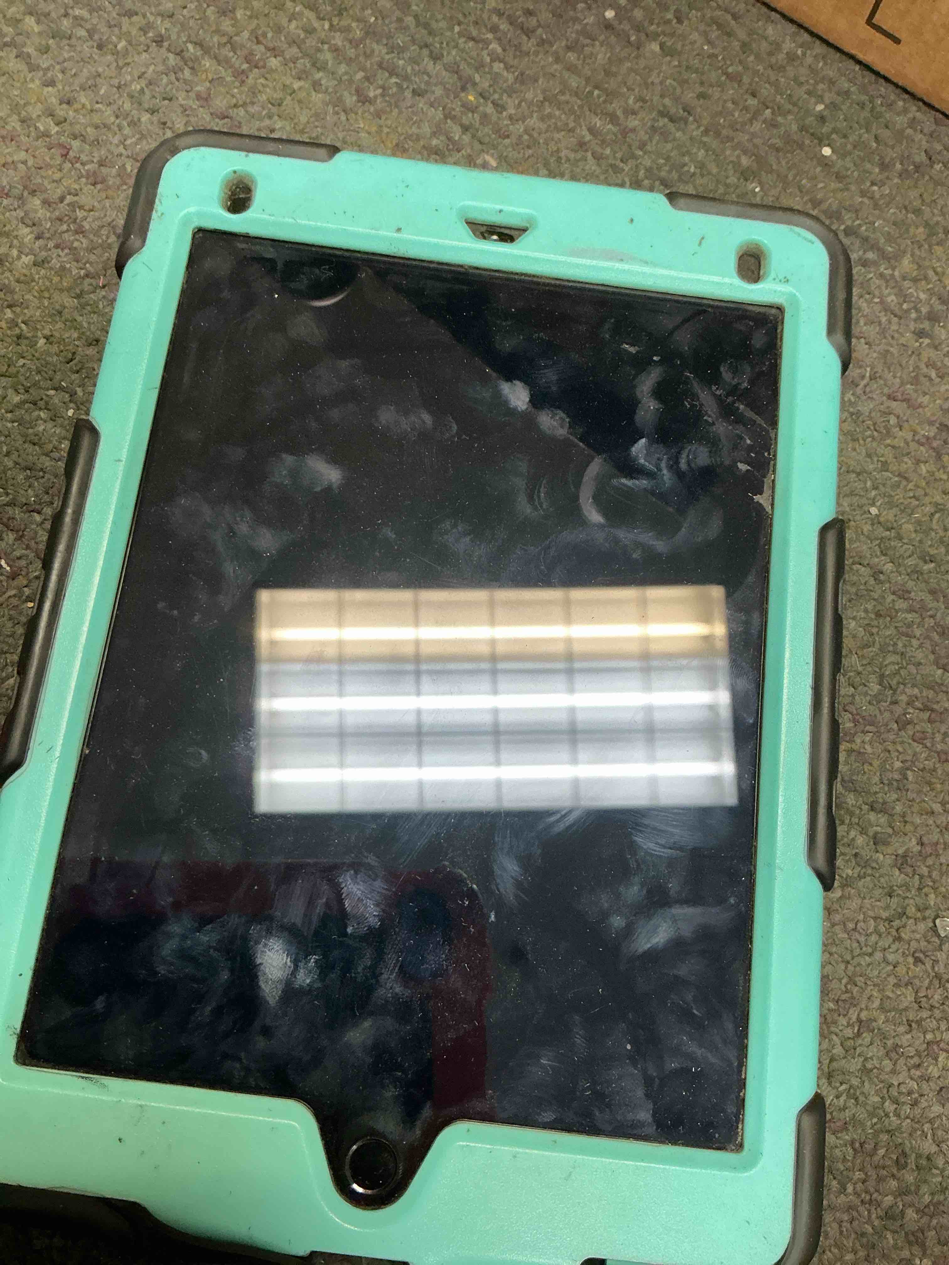 Condition photo showing Good Condition for Apple iPad (6th Generation)