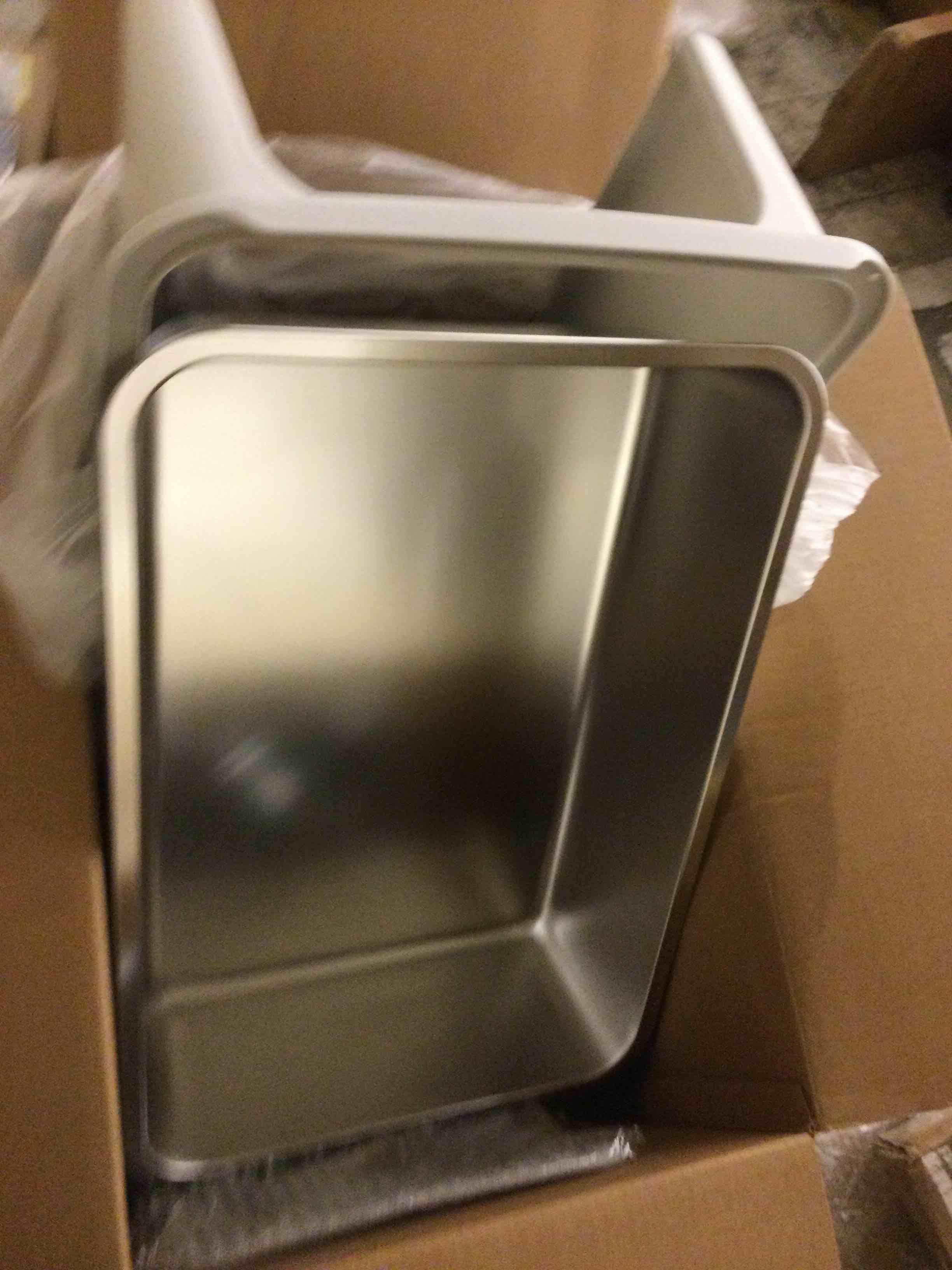 https://s3.amazonaws.com/lotting-images-prod/bidfta/PNK3212161_1756497283846.jpeg