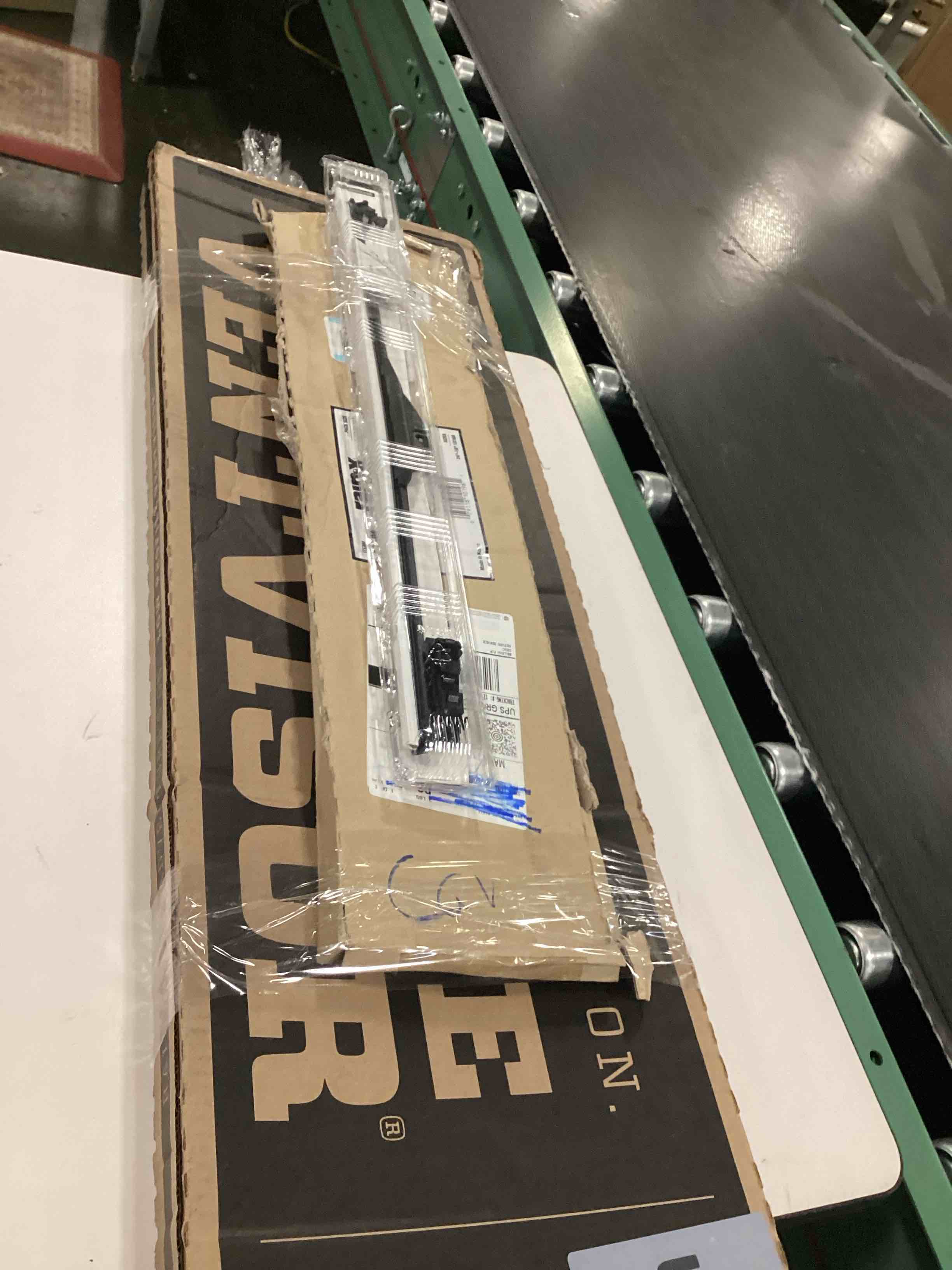 https://s3.amazonaws.com/lotting-images-prod/bidfta/PNK3227706_1755719933222.jpeg