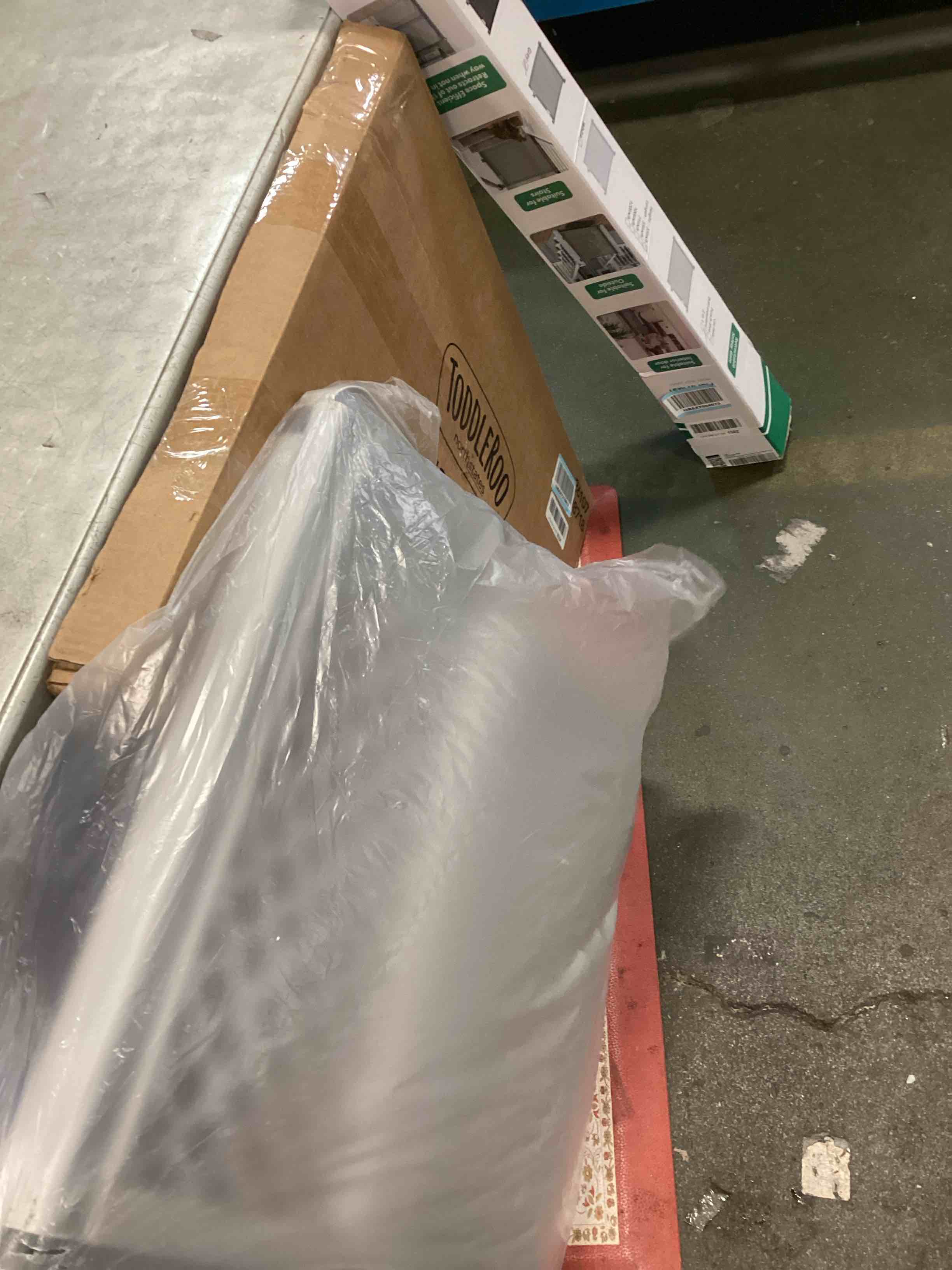 https://s3.amazonaws.com/lotting-images-prod/bidfta/PNK3258131_1753811237518.jpeg