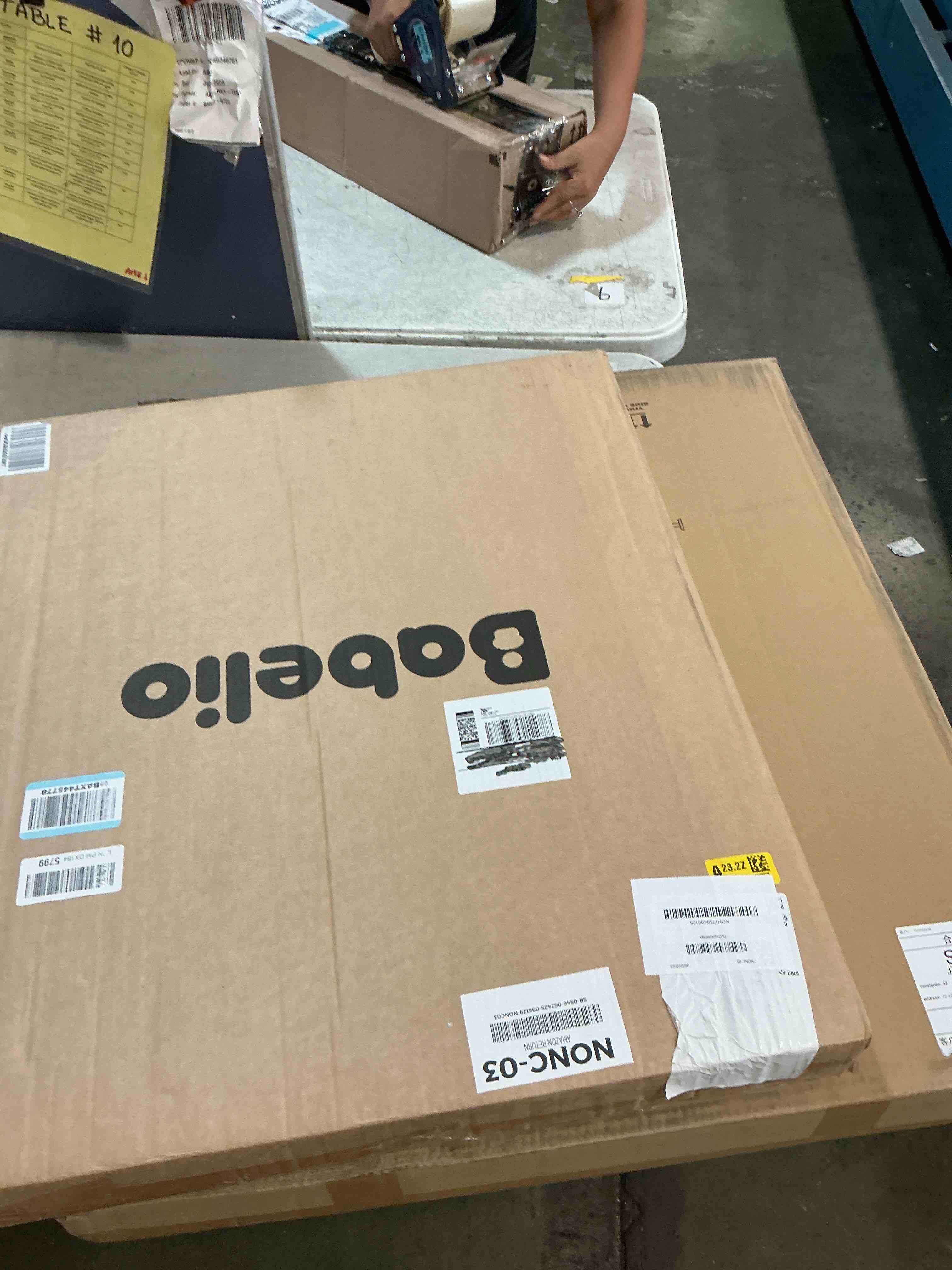 https://s3.amazonaws.com/lotting-images-prod/bidfta/PNK3272649_1753556012137.jpeg