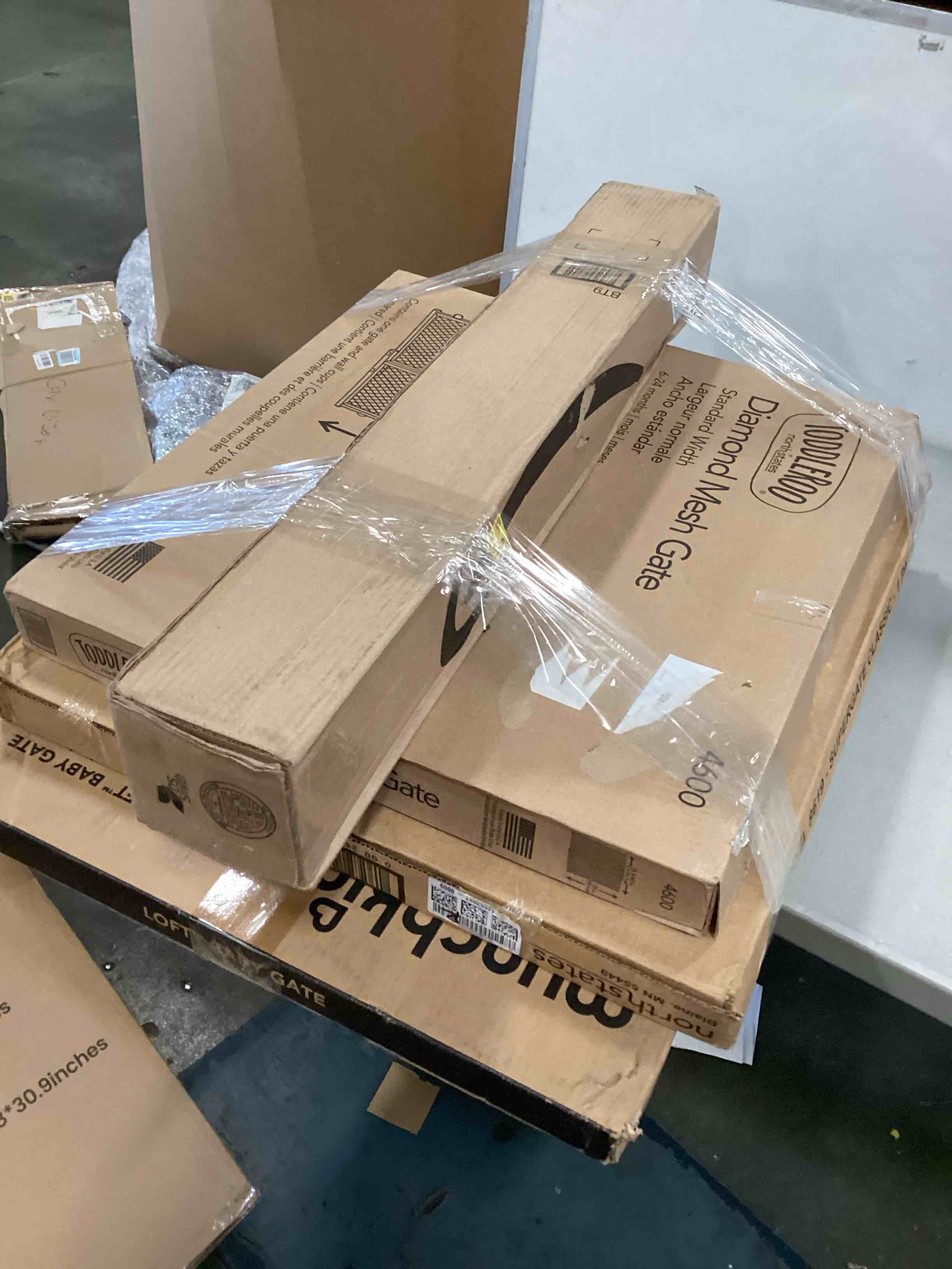 https://s3.amazonaws.com/lotting-images-prod/bidfta/PNK3295293_1752522420475.jpeg