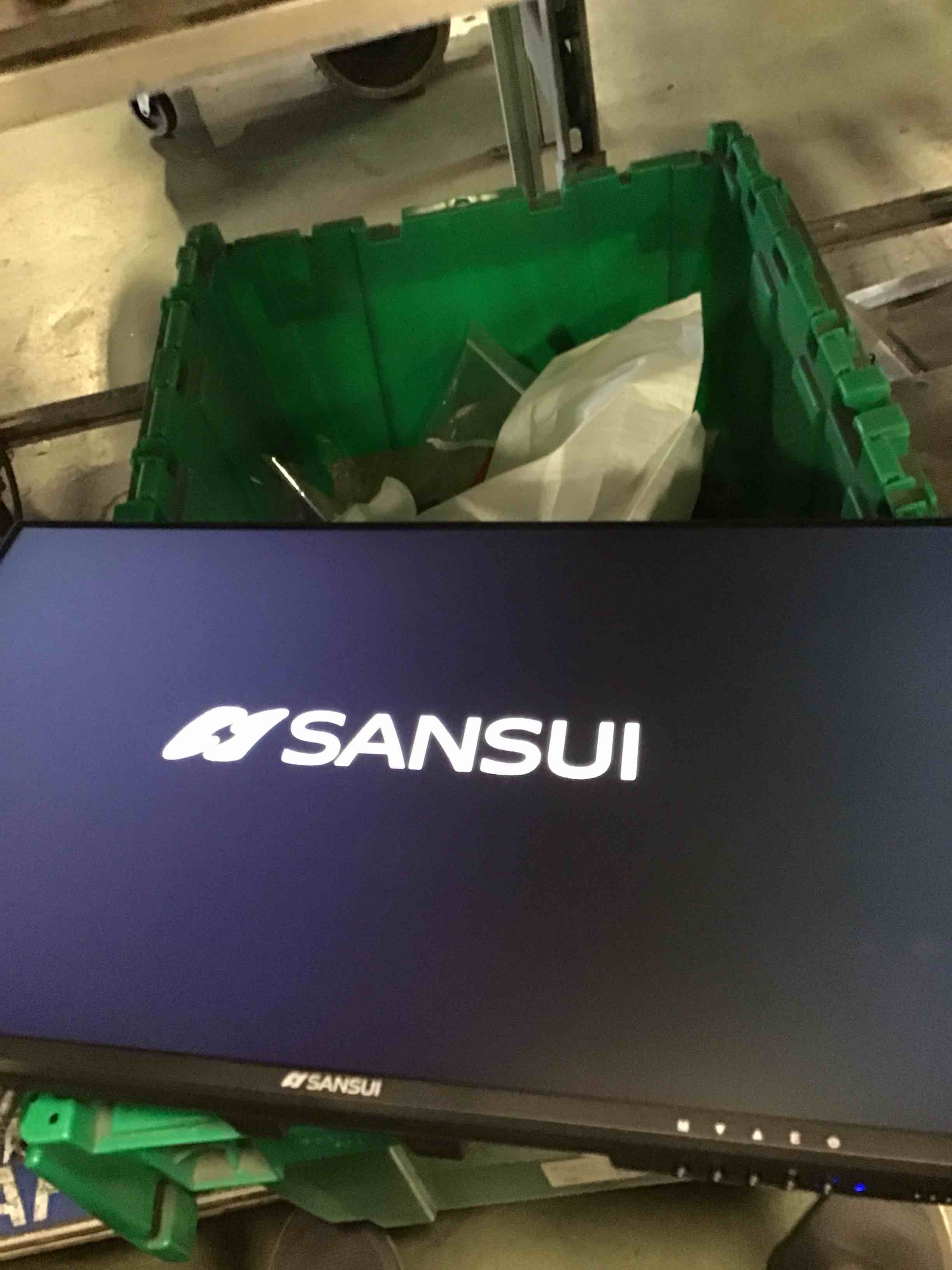https://s3.amazonaws.com/lotting-images-prod/bidfta/PNK3295843_1753191259794.jpeg