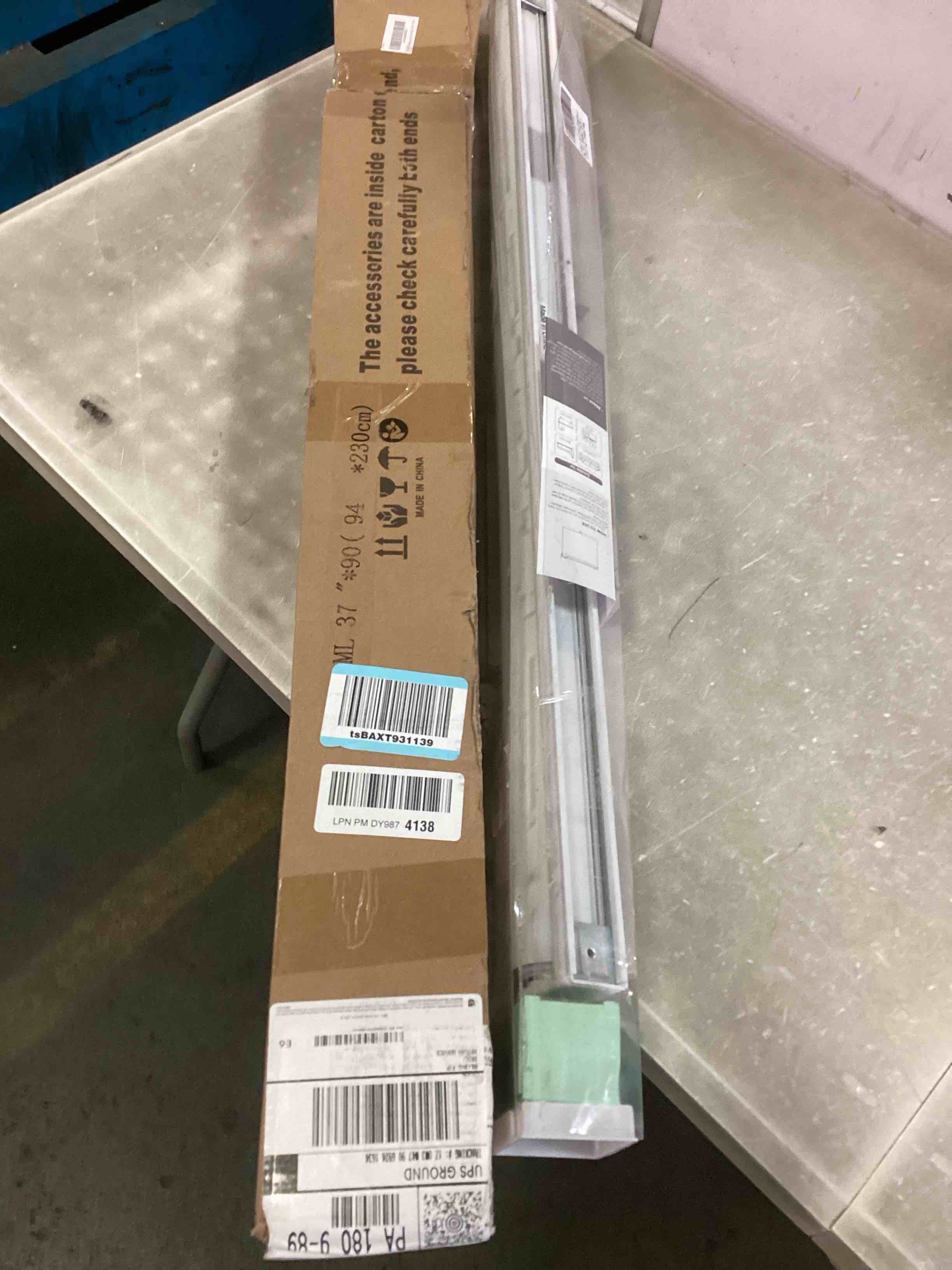 https://s3.amazonaws.com/lotting-images-prod/bidfta/PNK3301364_1751901862480.jpeg