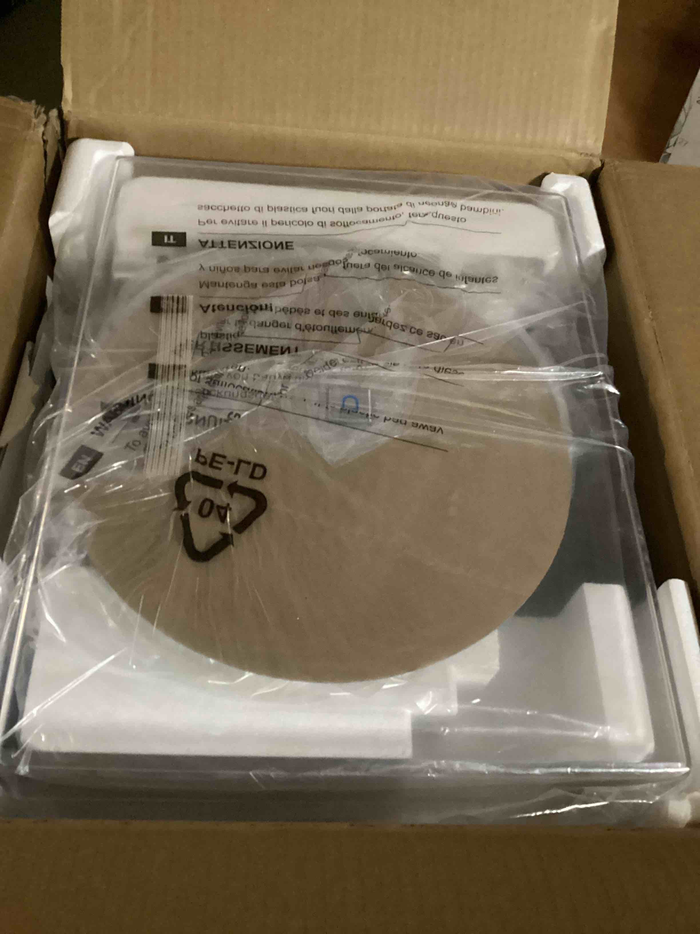 https://s3.amazonaws.com/lotting-images-prod/bidfta/PNK3327051_1754748402722.jpeg