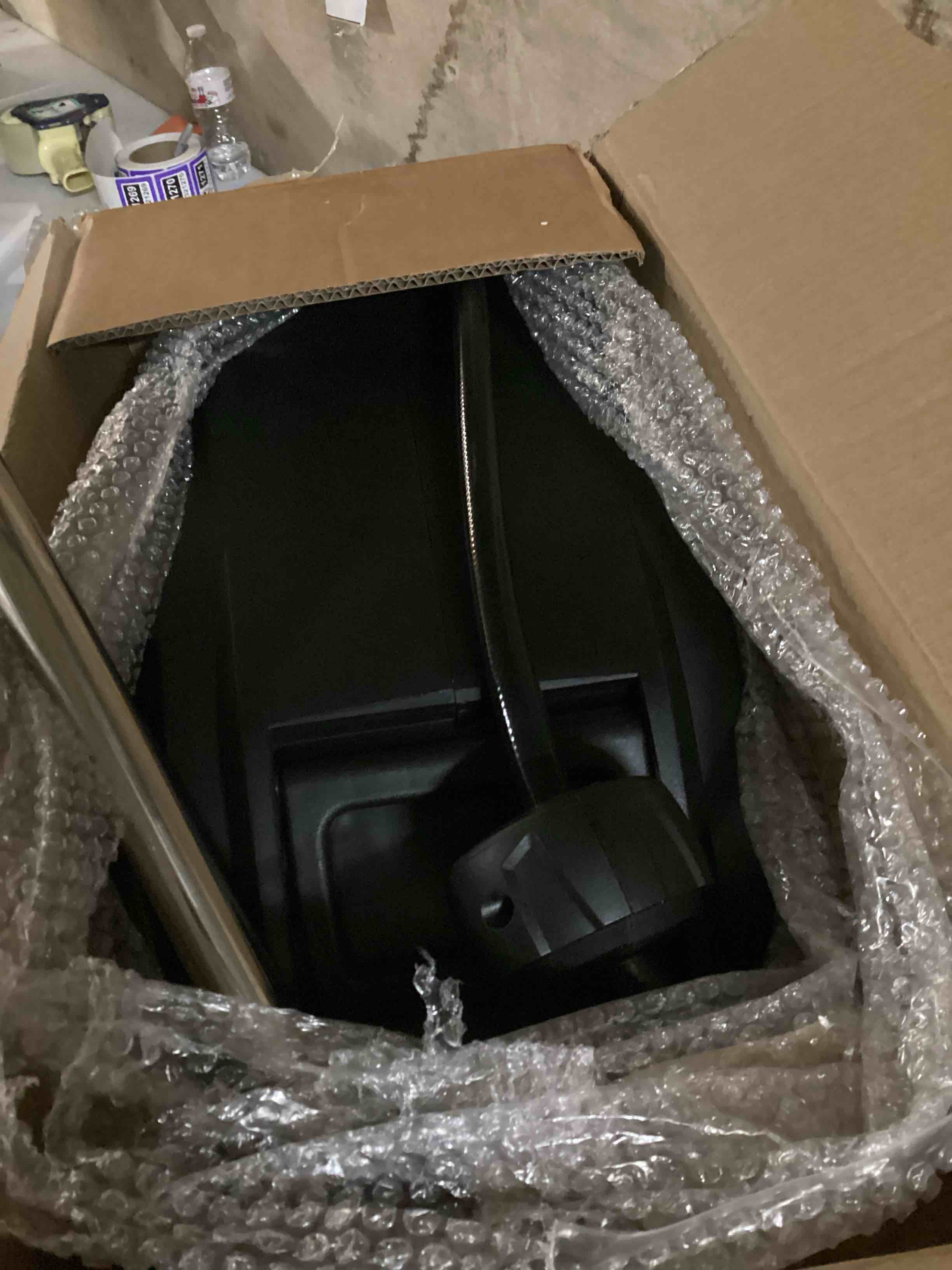 https://s3.amazonaws.com/lotting-images-prod/bidfta/PNK3327145_1754910892853.jpeg