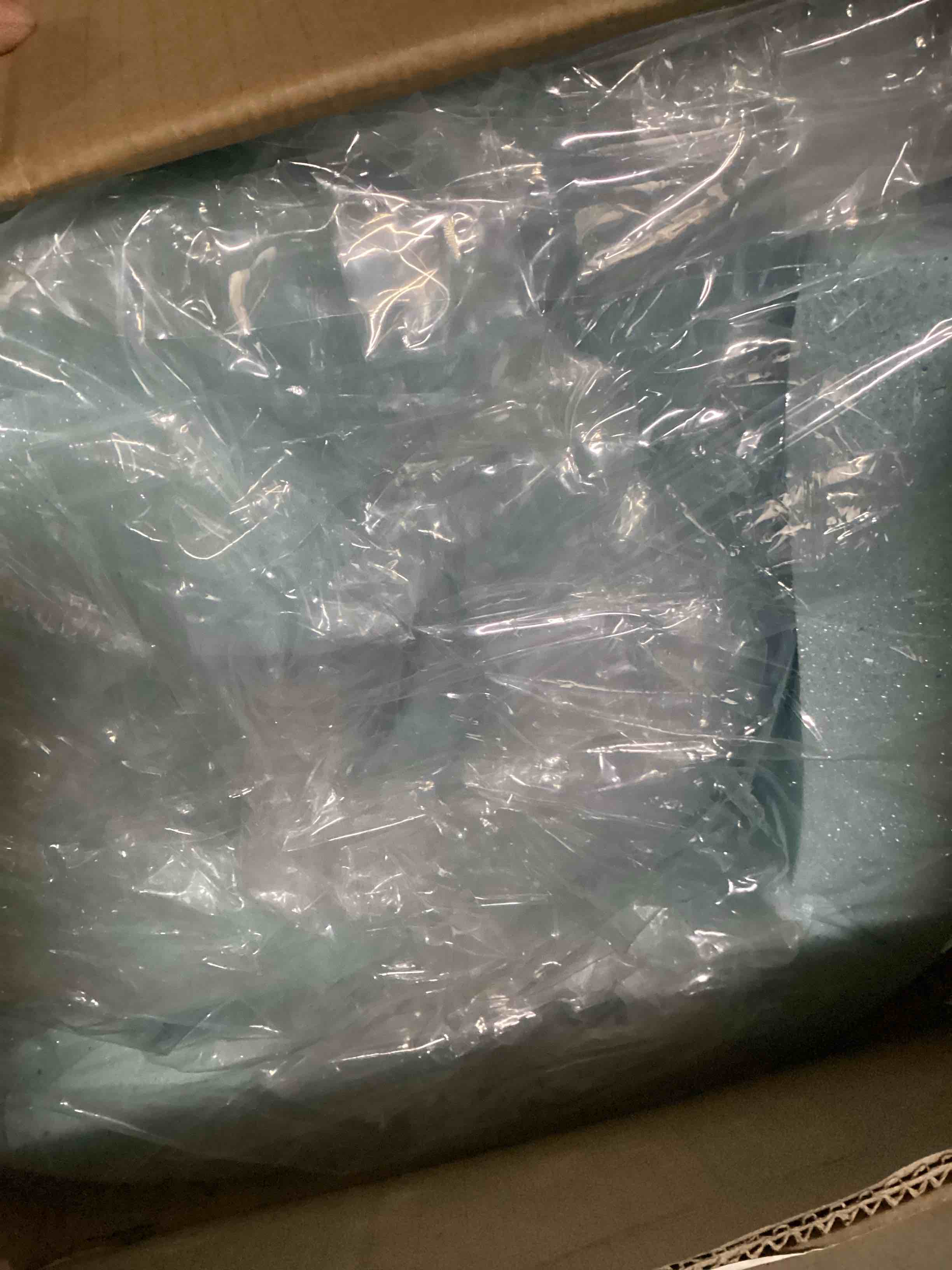 https://s3.amazonaws.com/lotting-images-prod/bidfta/PNK3327293_1754923156661.jpeg
