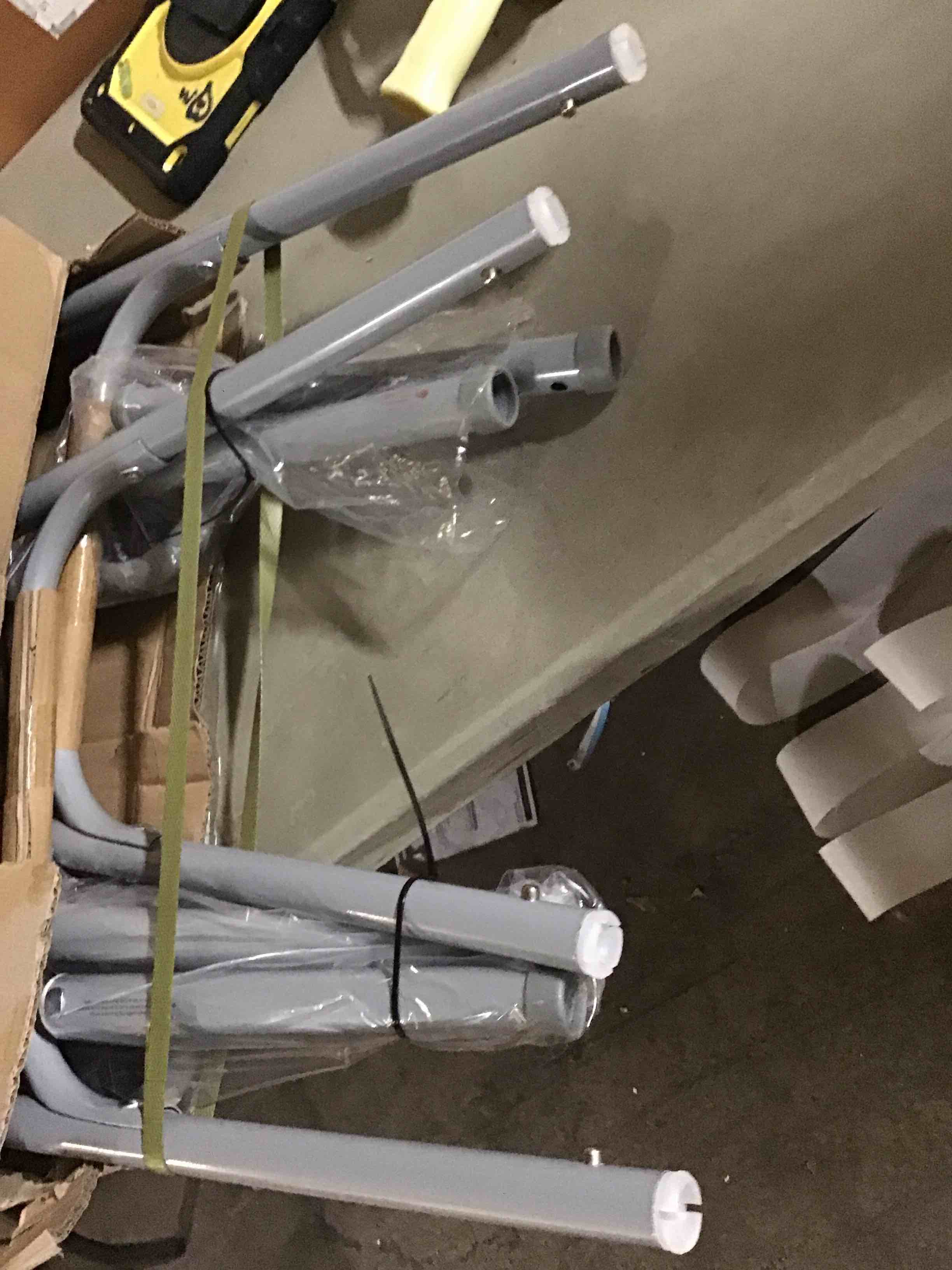 https://s3.amazonaws.com/lotting-images-prod/bidfta/PNK3327397_1754937082326.jpeg