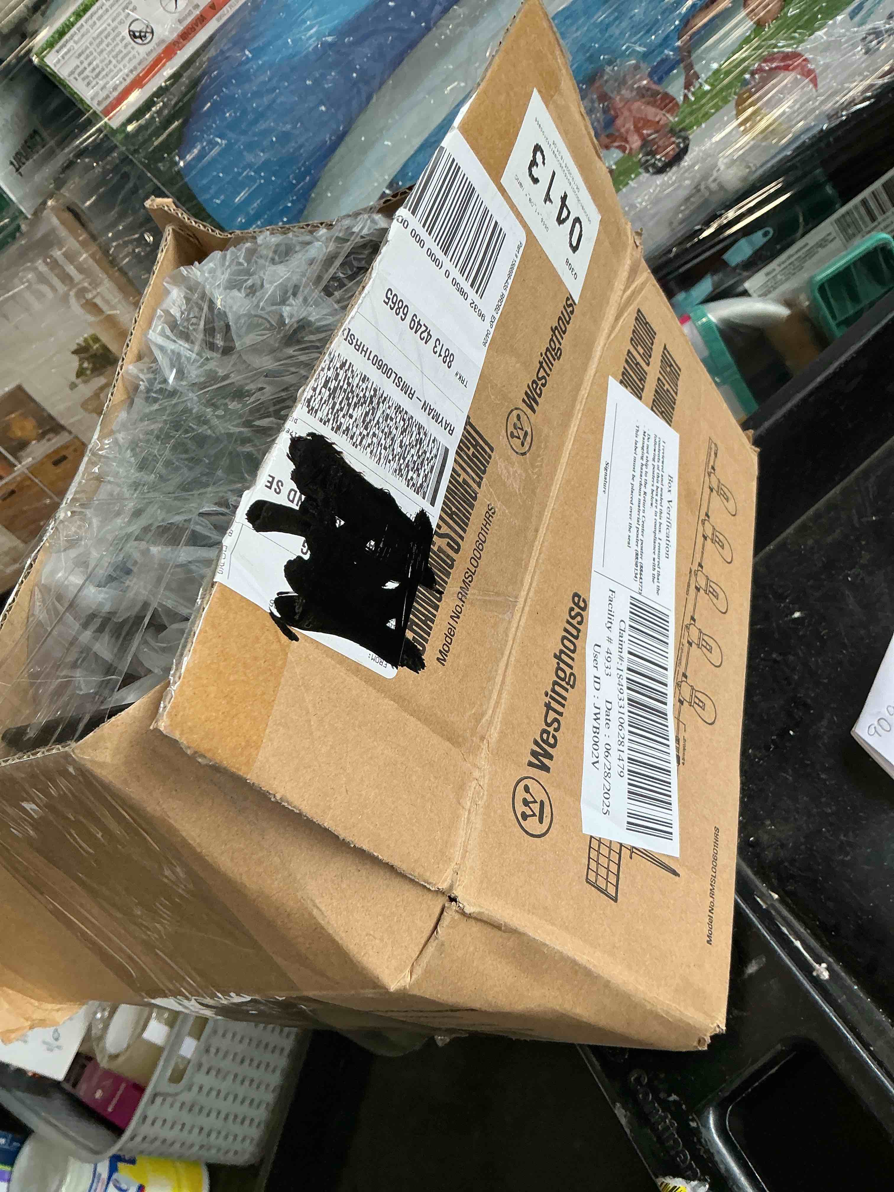 https://s3.amazonaws.com/lotting-images-prod/bidfta/PNK3328100_1755873578001.jpeg
