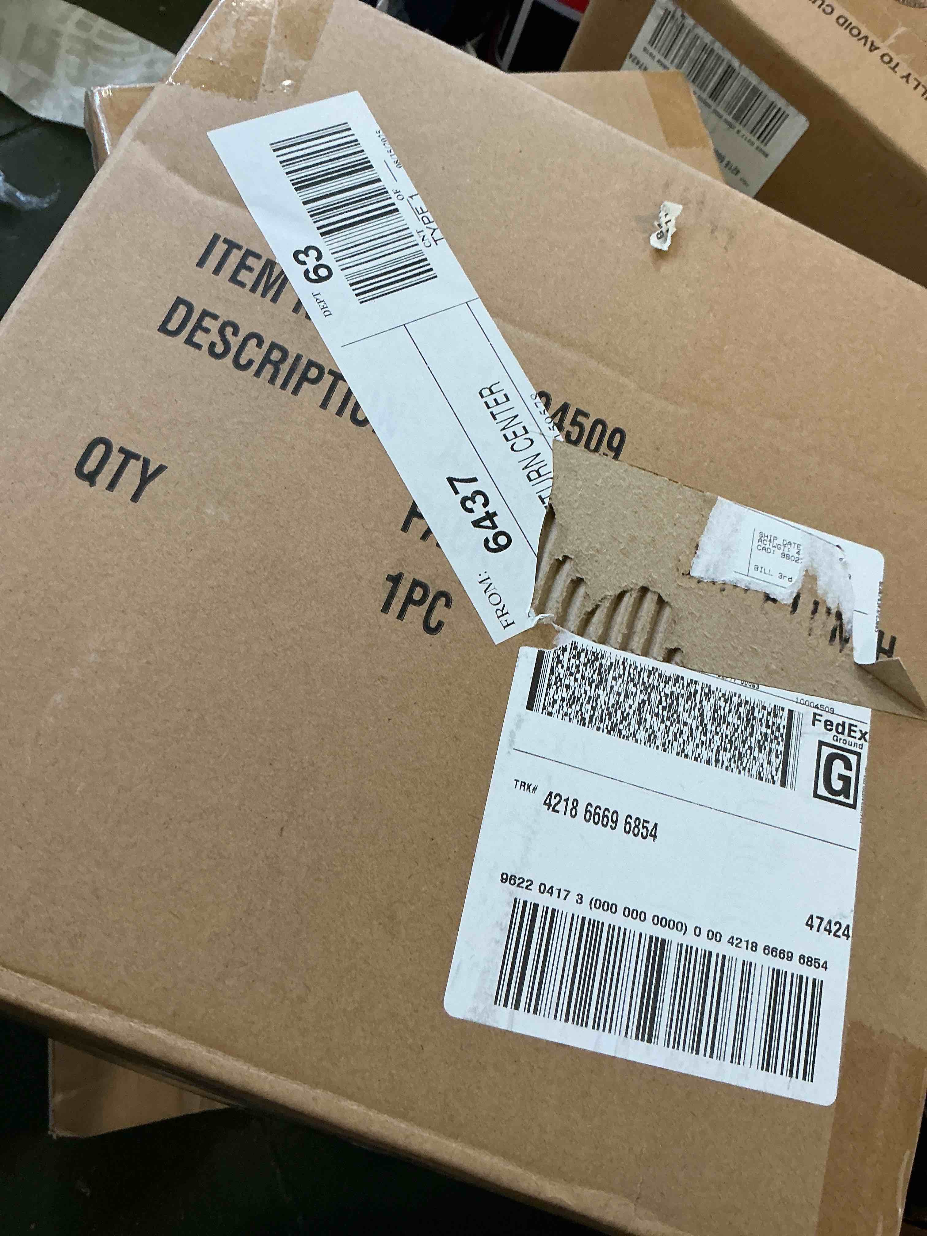 https://s3.amazonaws.com/lotting-images-prod/bidfta/PNK3328284_1757532711482.jpeg