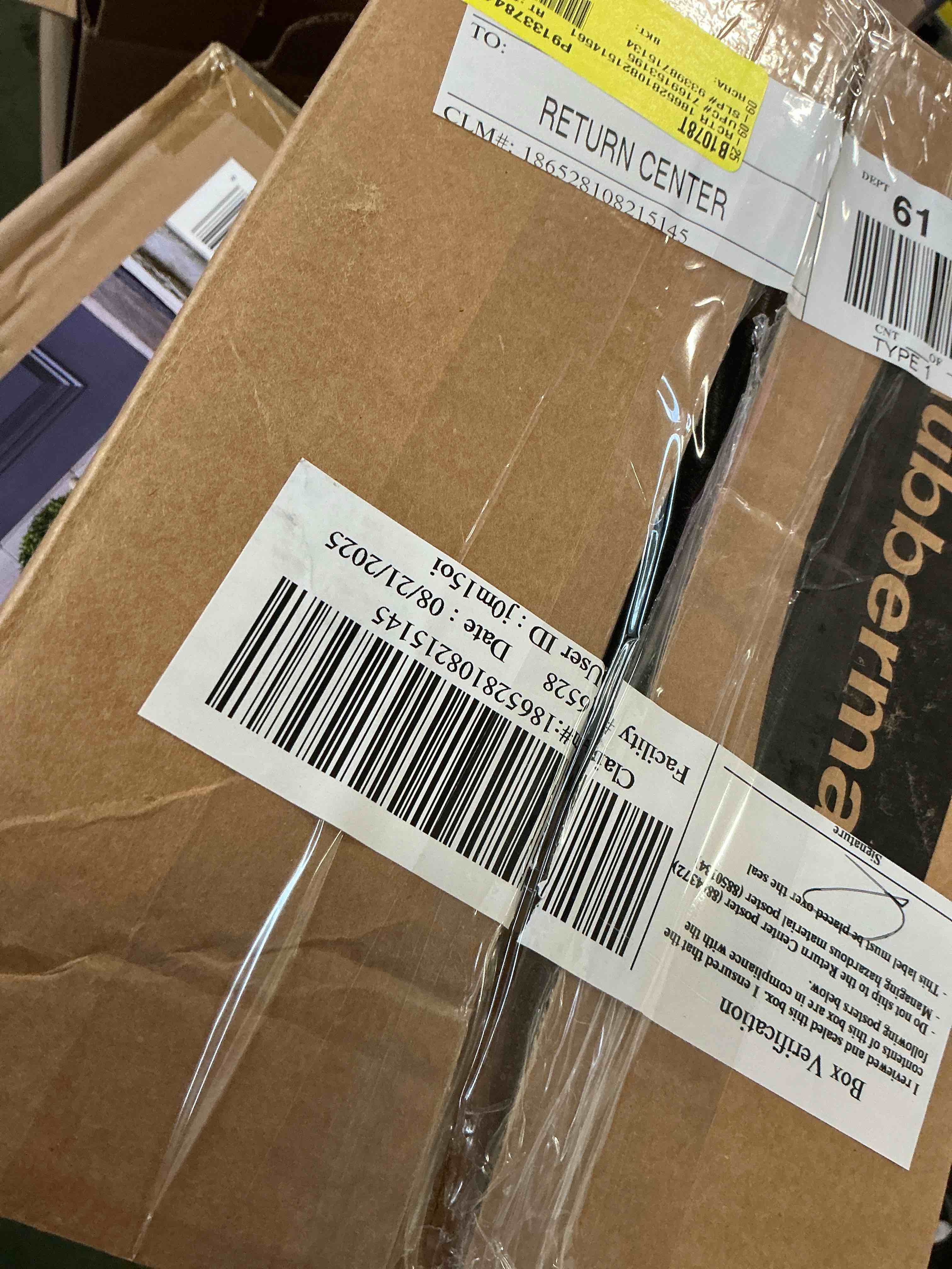 https://s3.amazonaws.com/lotting-images-prod/bidfta/PNK3328709_1758198520121.jpeg