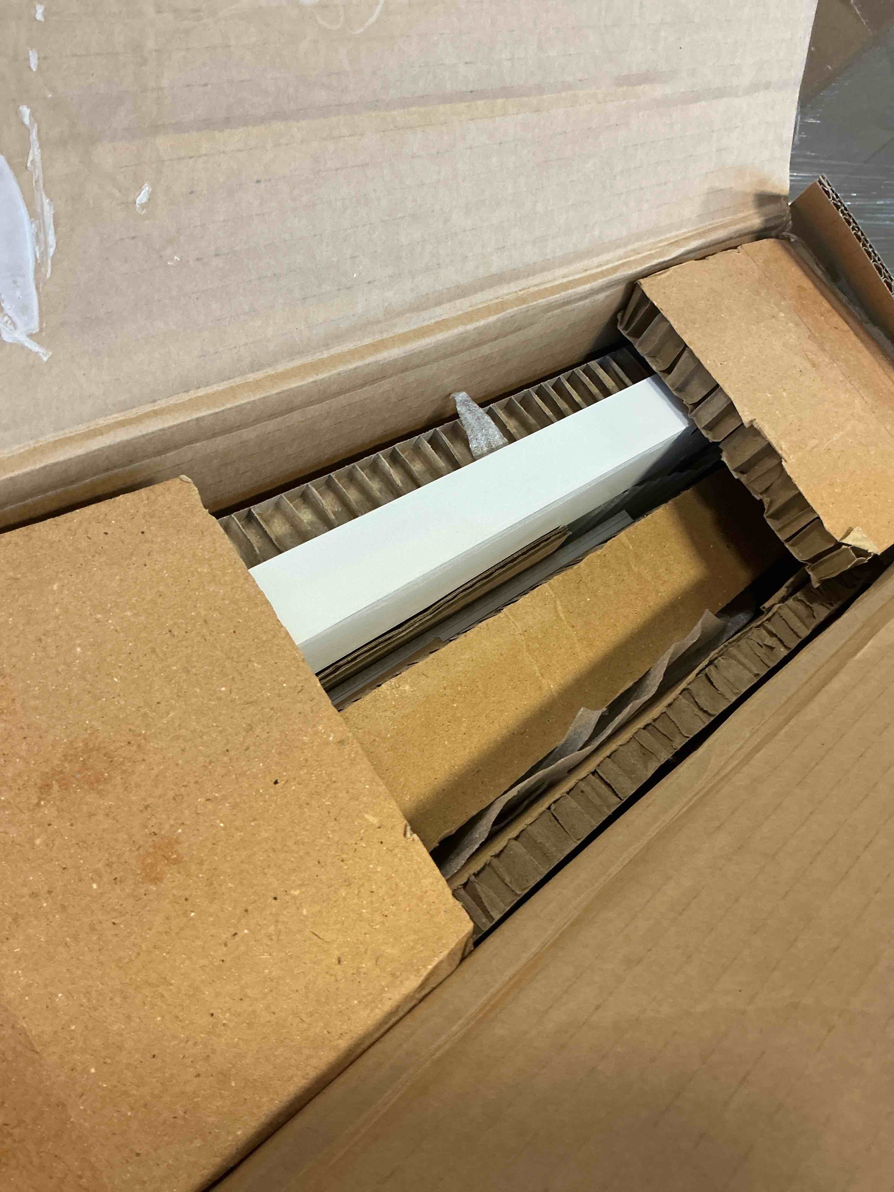 https://s3.amazonaws.com/lotting-images-prod/bidfta/PNK3330288_1760357300089.jpeg