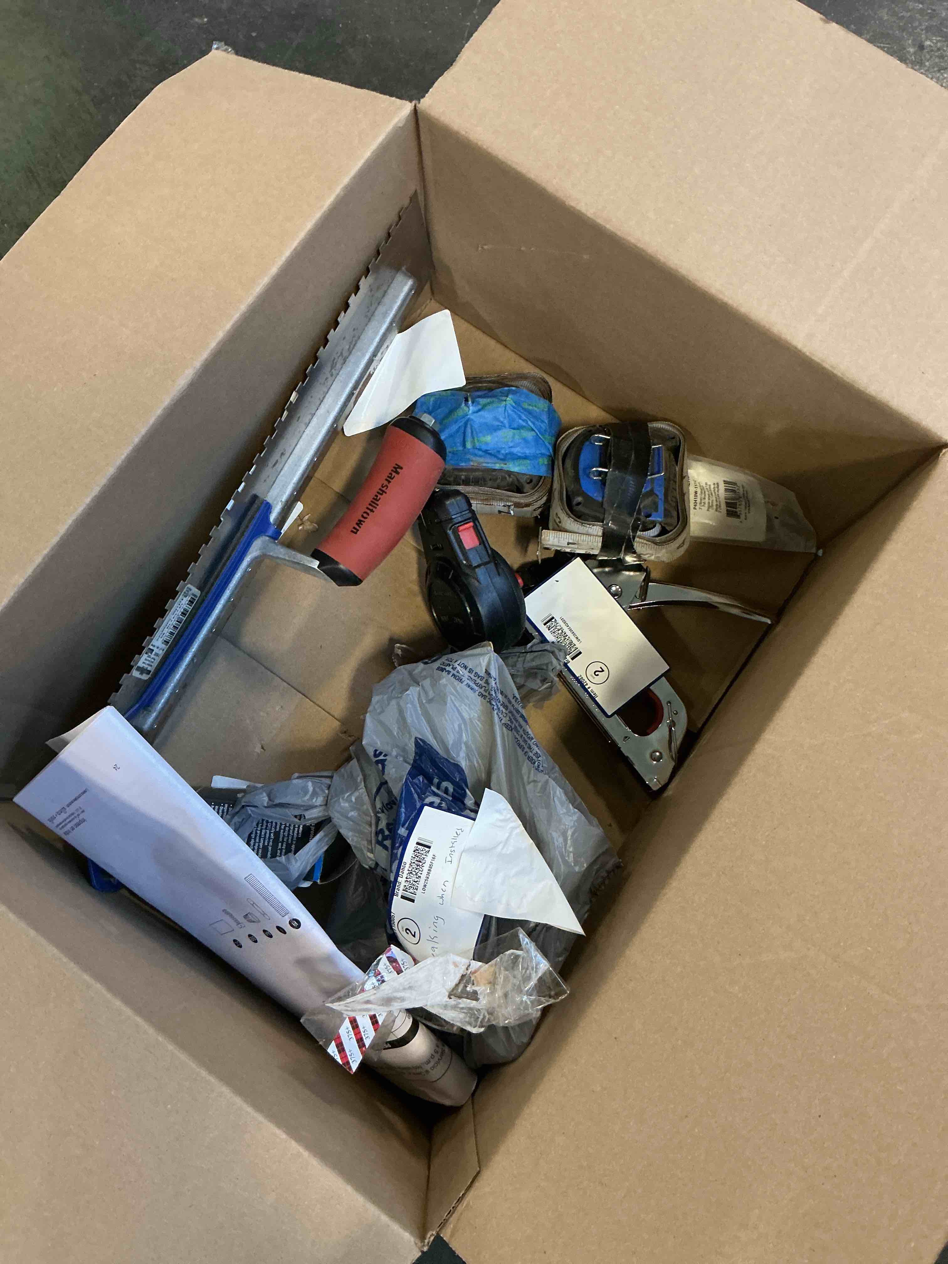 https://s3.amazonaws.com/lotting-images-prod/bidfta/PNK3330300_1760359550216.jpeg