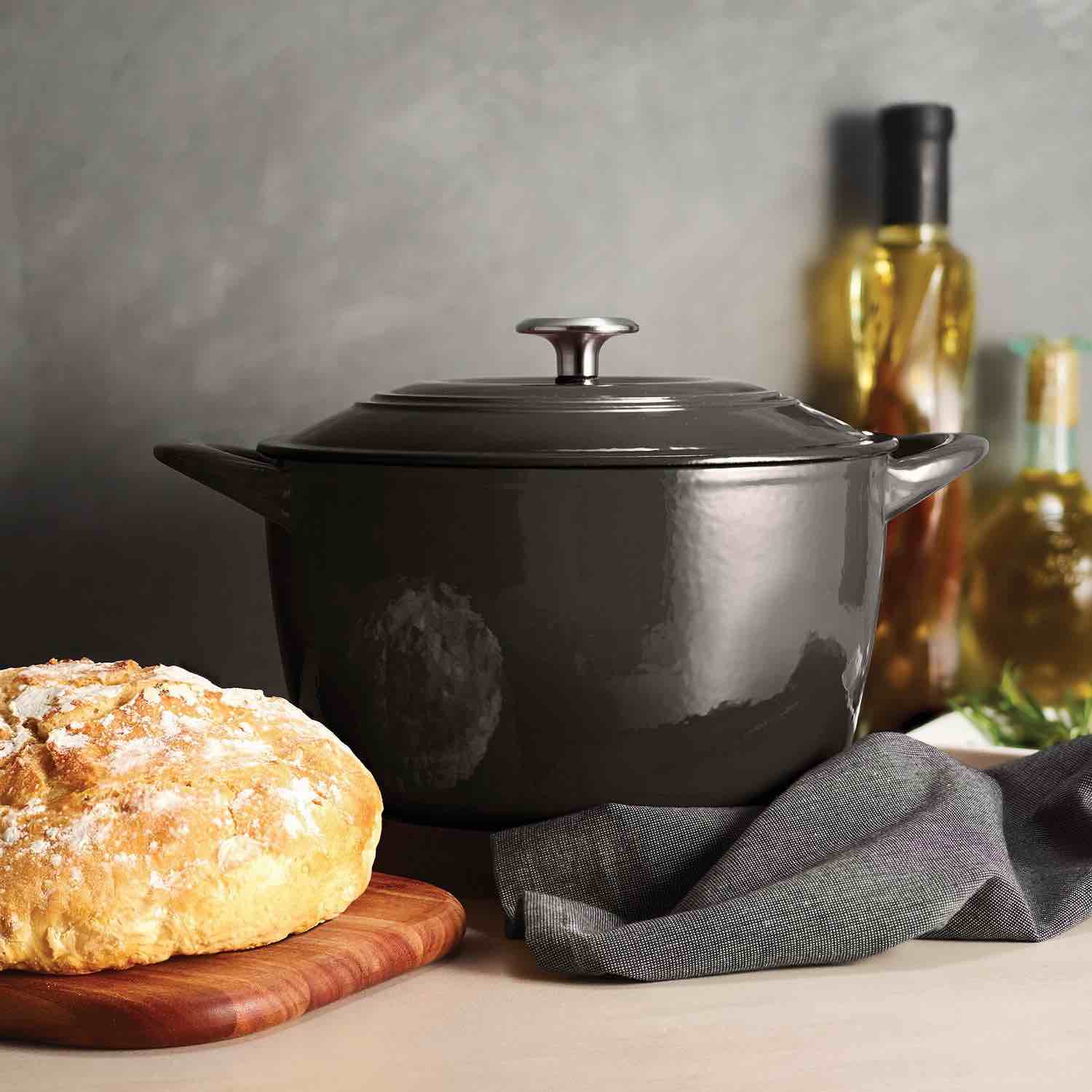  Tramontina Enameled Cast Iron 7-Quart Covered Round Dutch Oven