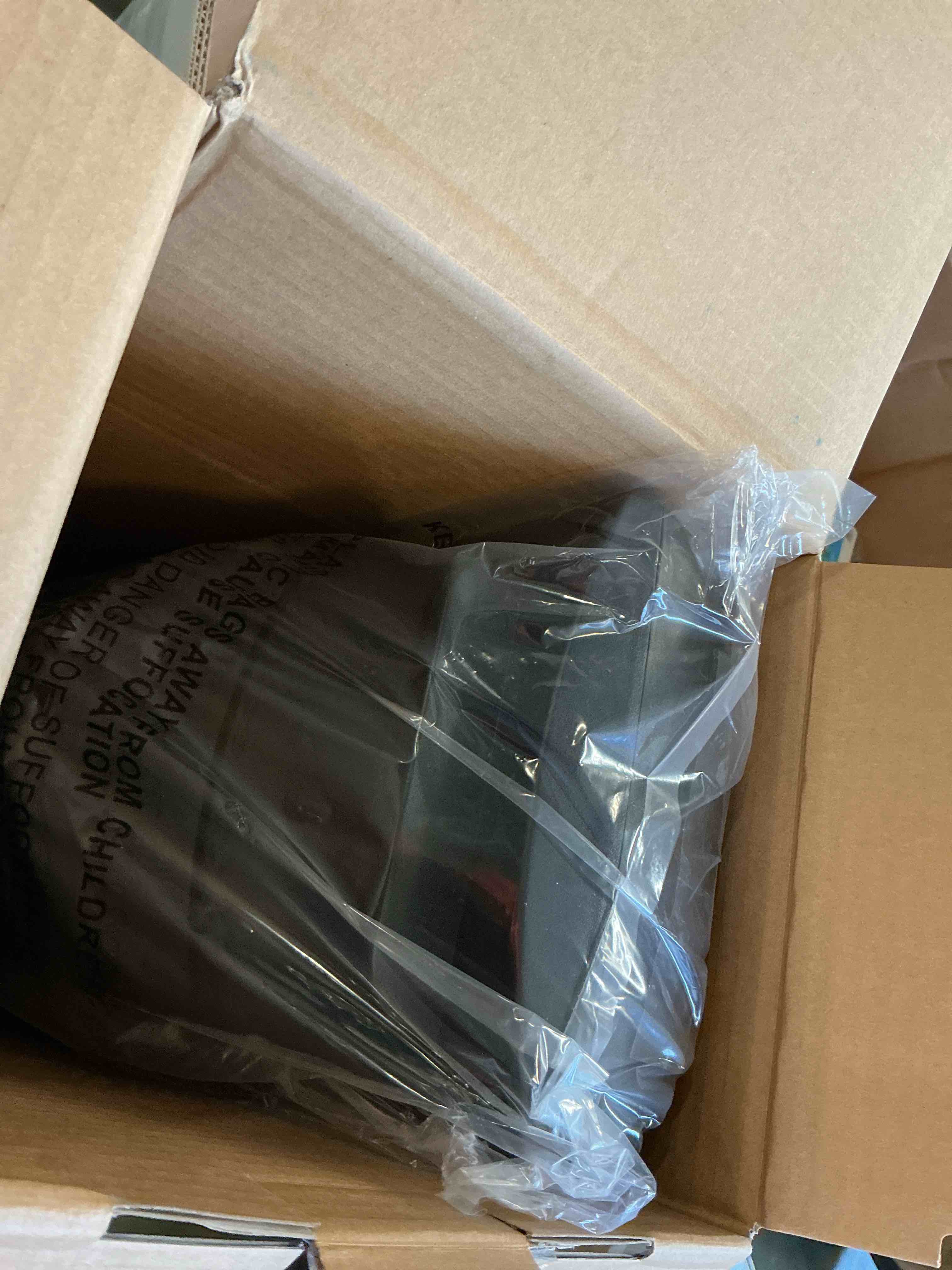 https://s3.amazonaws.com/lotting-images-prod/bidfta/PNK3337579_1757610186544.jpeg
