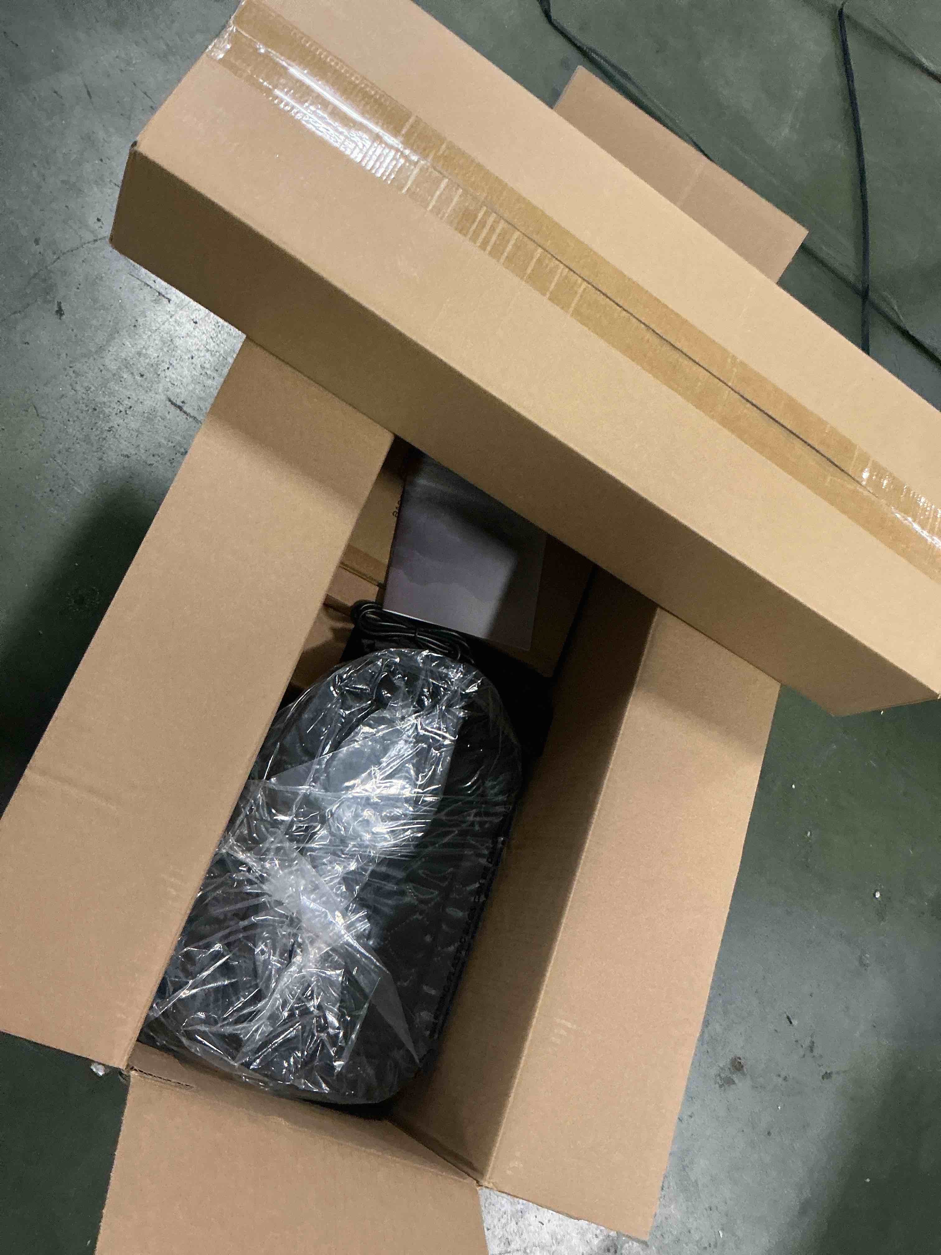 https://s3.amazonaws.com/lotting-images-prod/bidfta/PNK3338052_1758196866912.jpeg