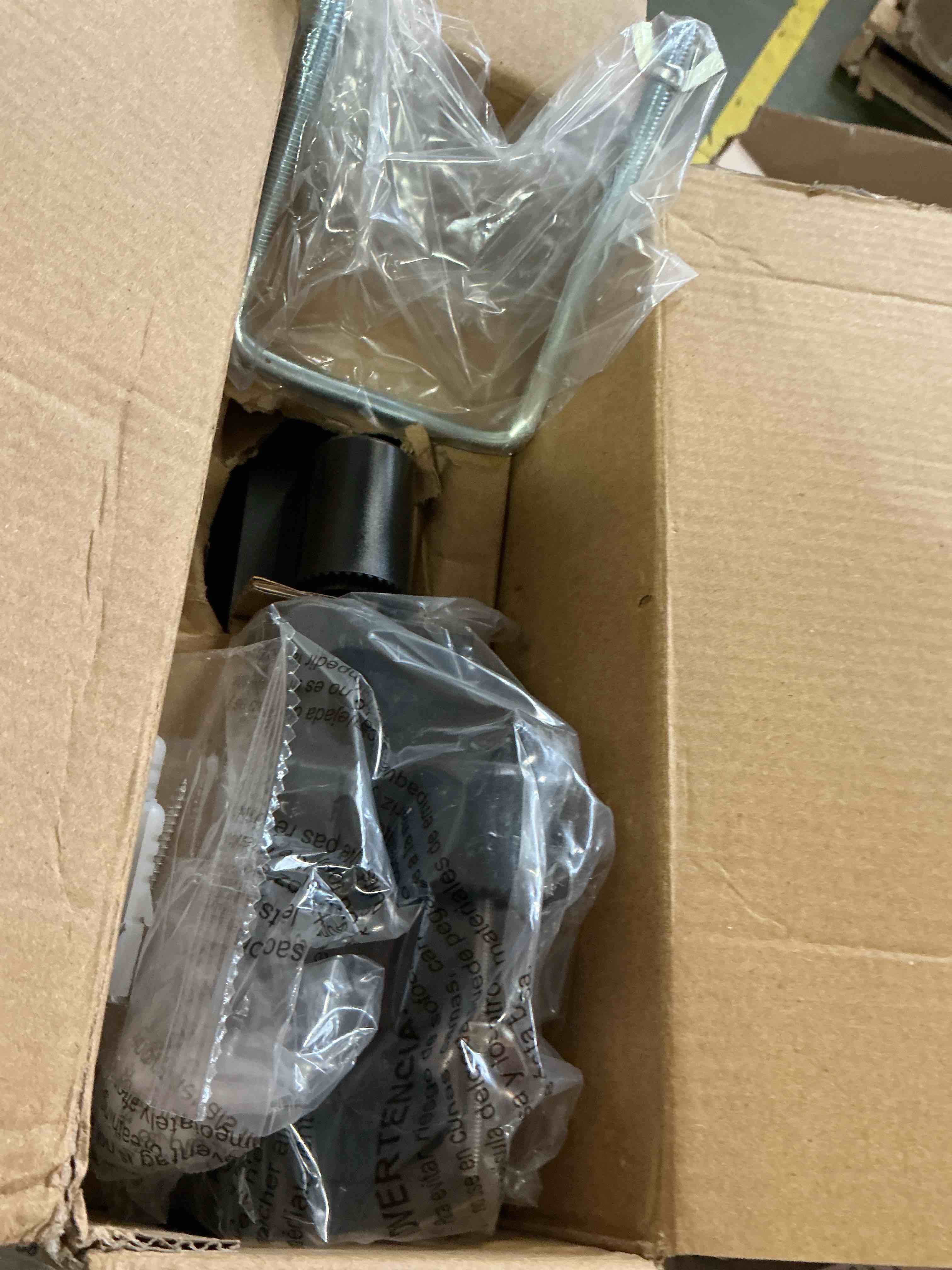 https://s3.amazonaws.com/lotting-images-prod/bidfta/PNK3338334_1758568260041.jpeg