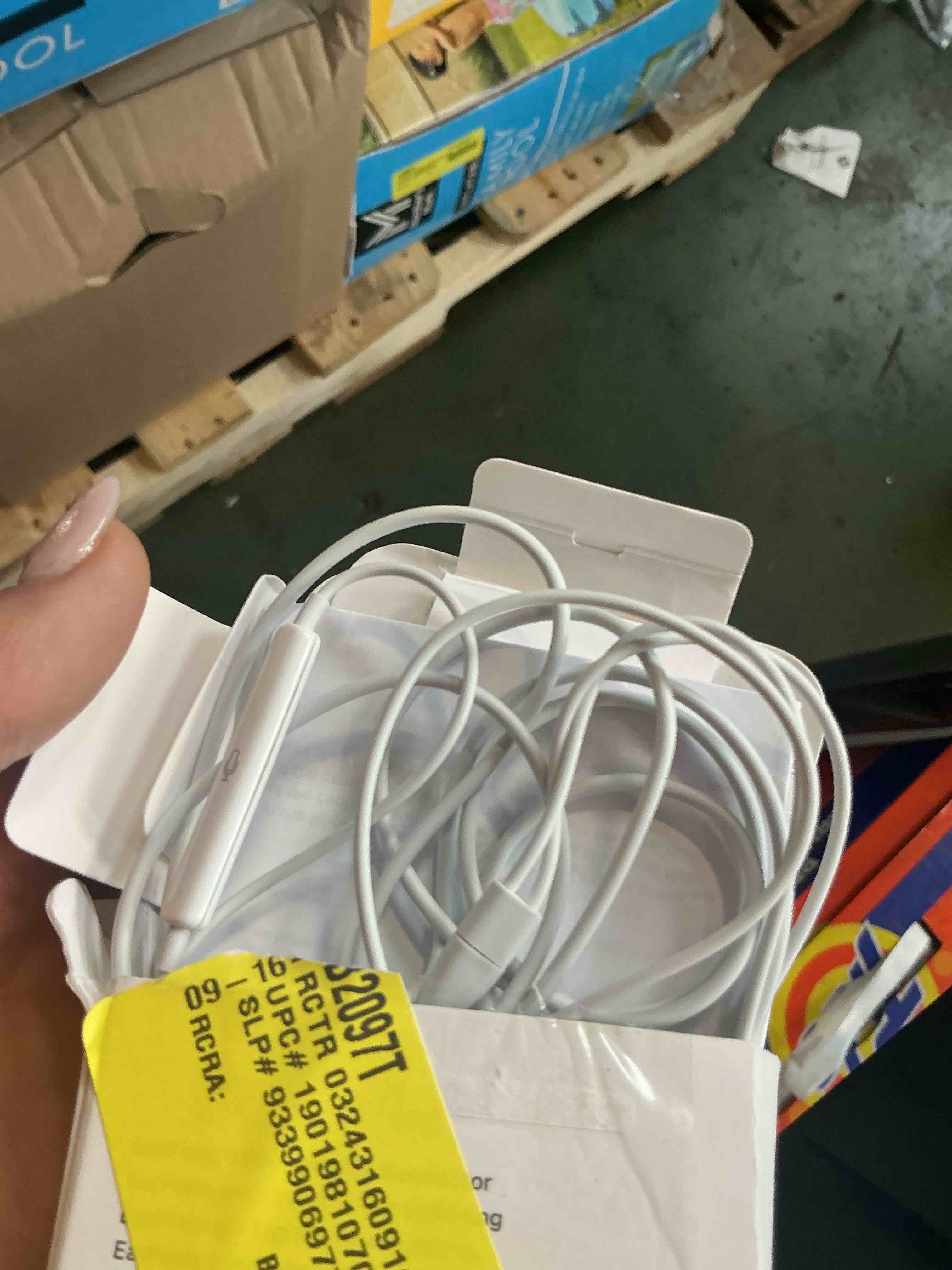https://s3.amazonaws.com/lotting-images-prod/bidfta/PNK3338467_1758657617786.jpeg