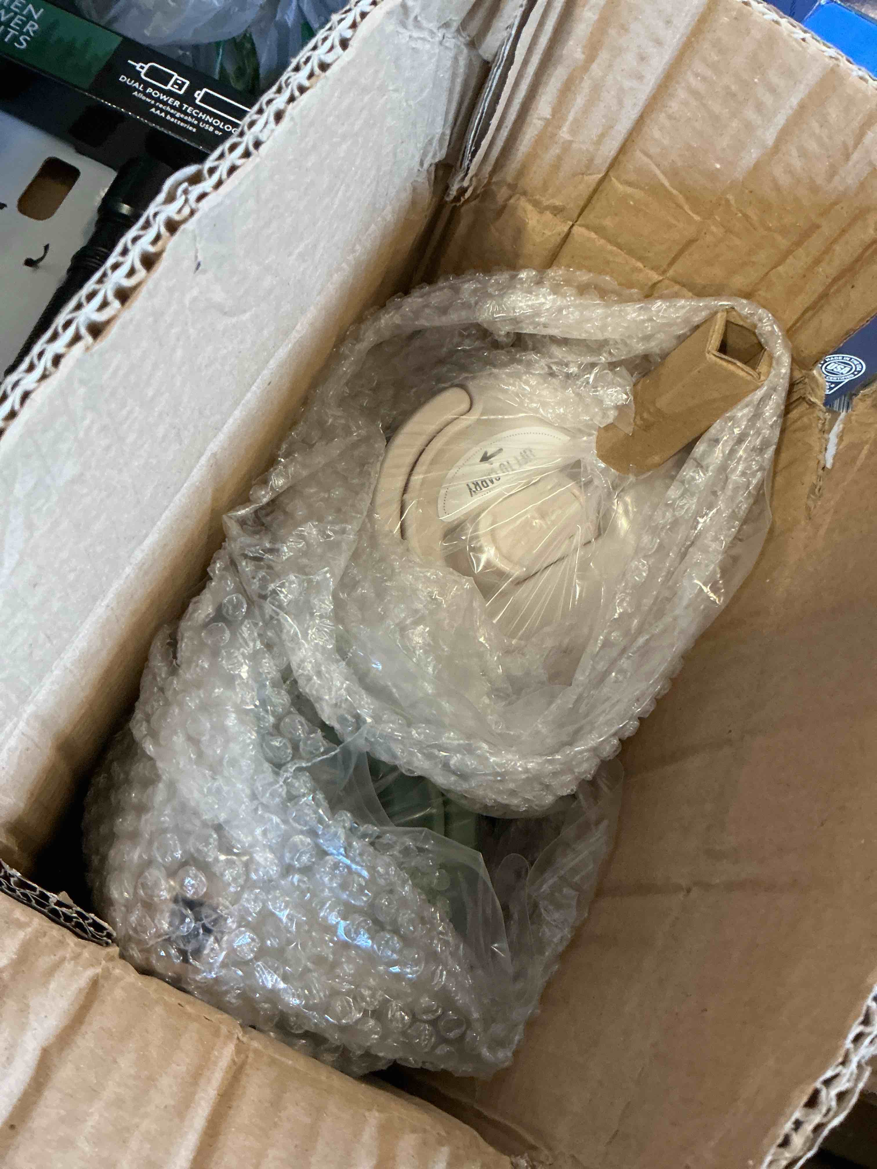 https://s3.amazonaws.com/lotting-images-prod/bidfta/PNK3339604_1759931340956.jpeg