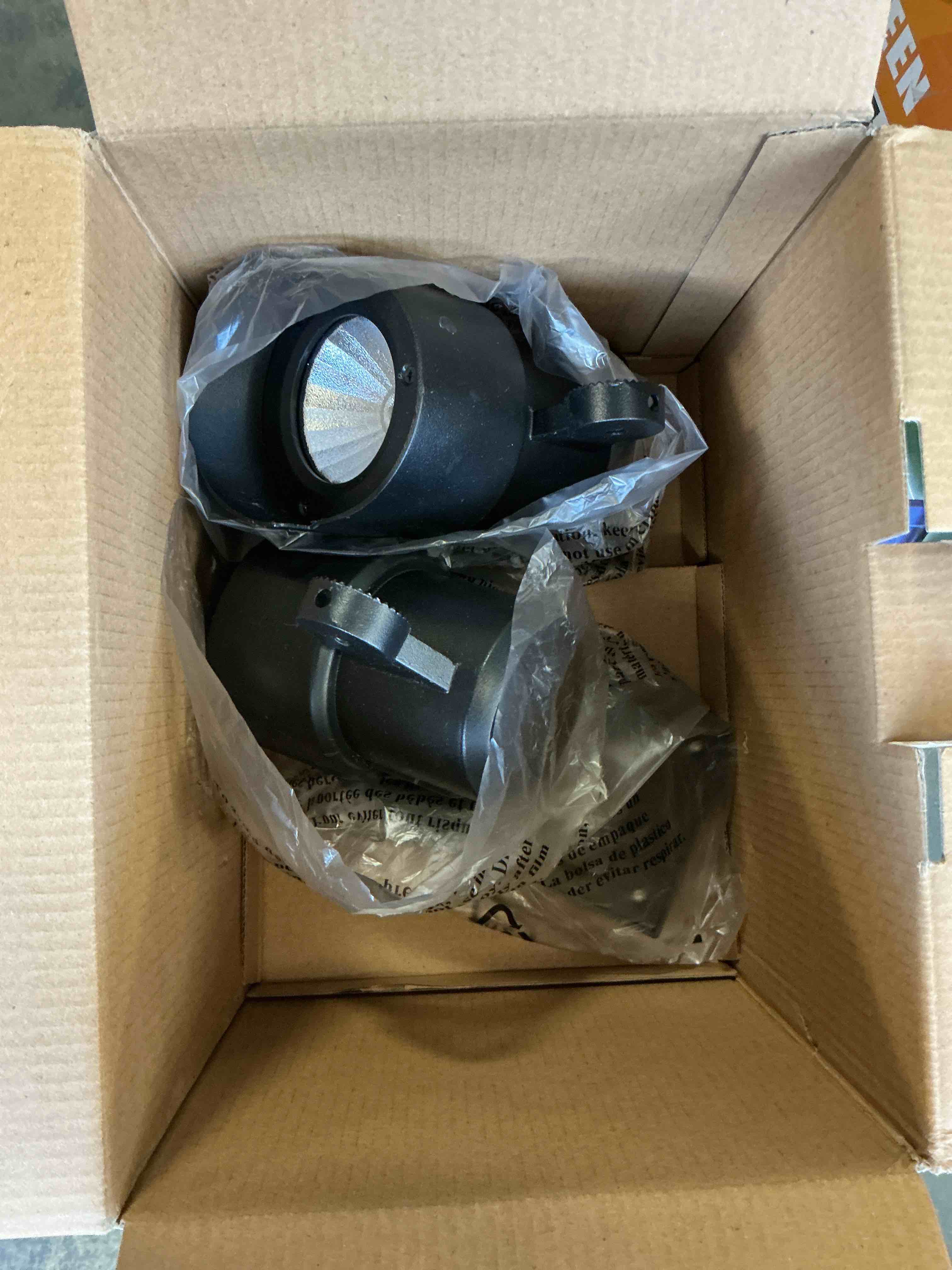 https://s3.amazonaws.com/lotting-images-prod/bidfta/PNK3339675_1759947835293.jpeg