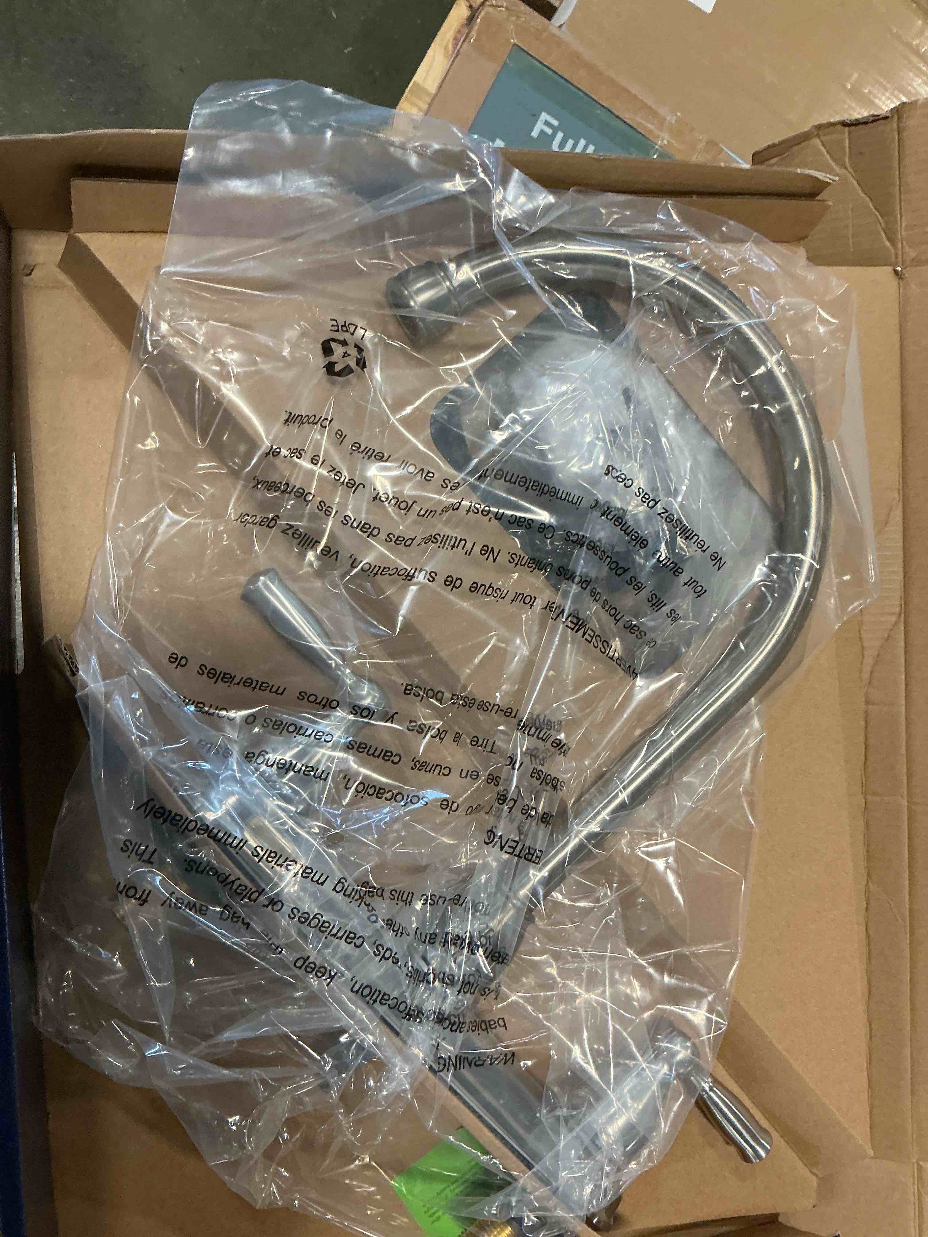 https://s3.amazonaws.com/lotting-images-prod/bidfta/PNK3339859_1760358999043.jpeg
