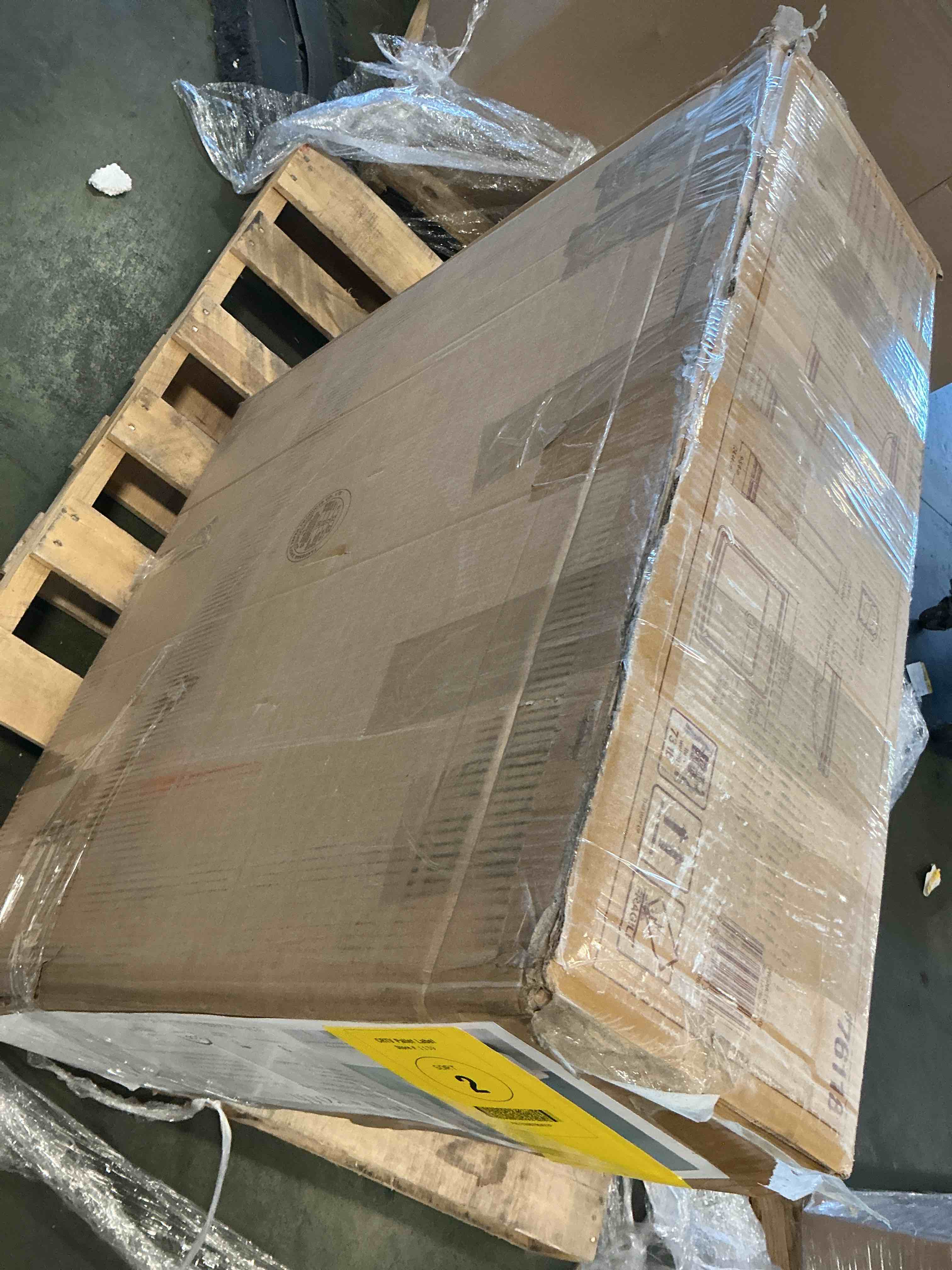 https://s3.amazonaws.com/lotting-images-prod/bidfta/PNK3339874_1760362911316.jpeg