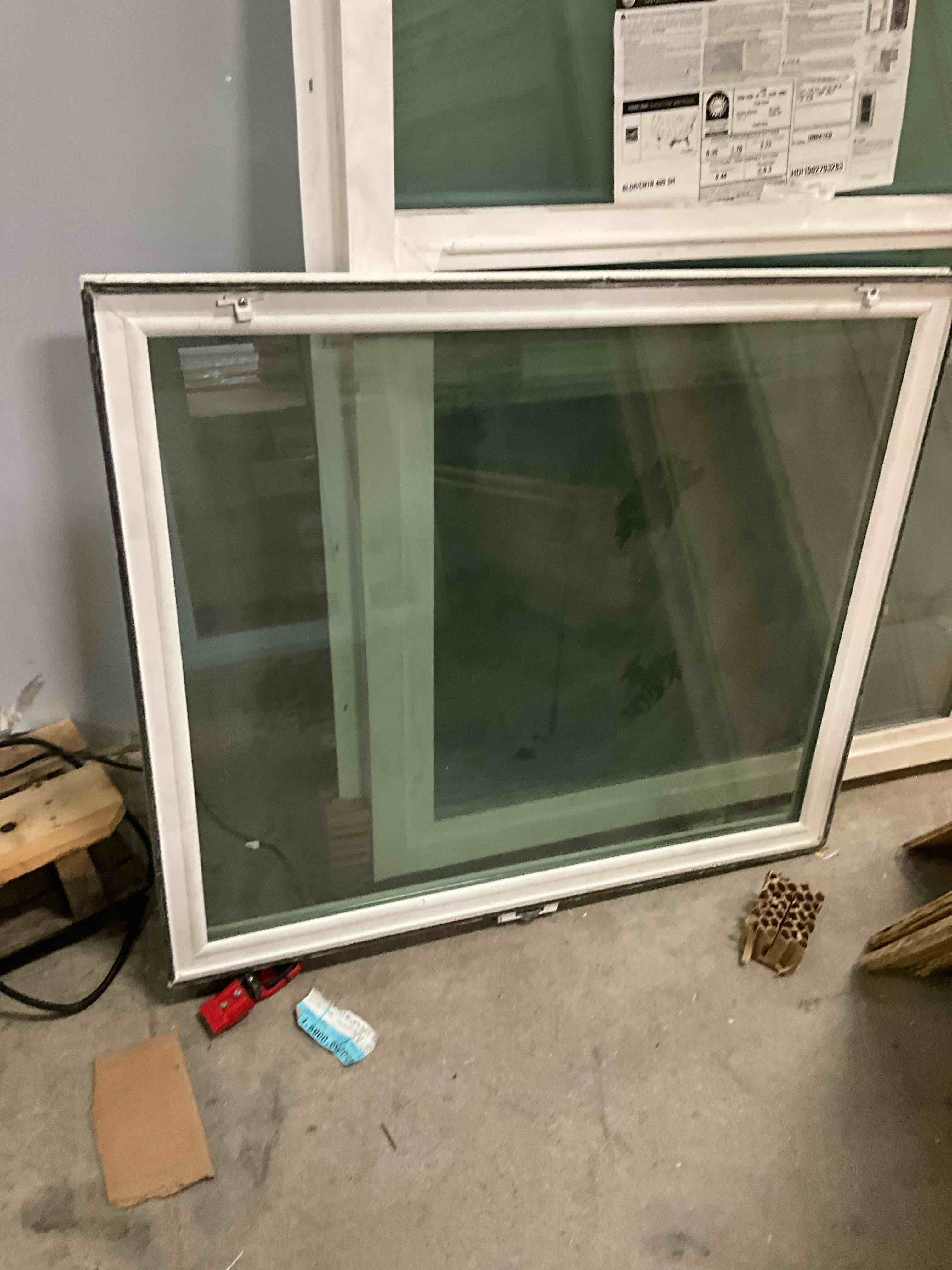 Fixed window Size 34 L x 34 W White