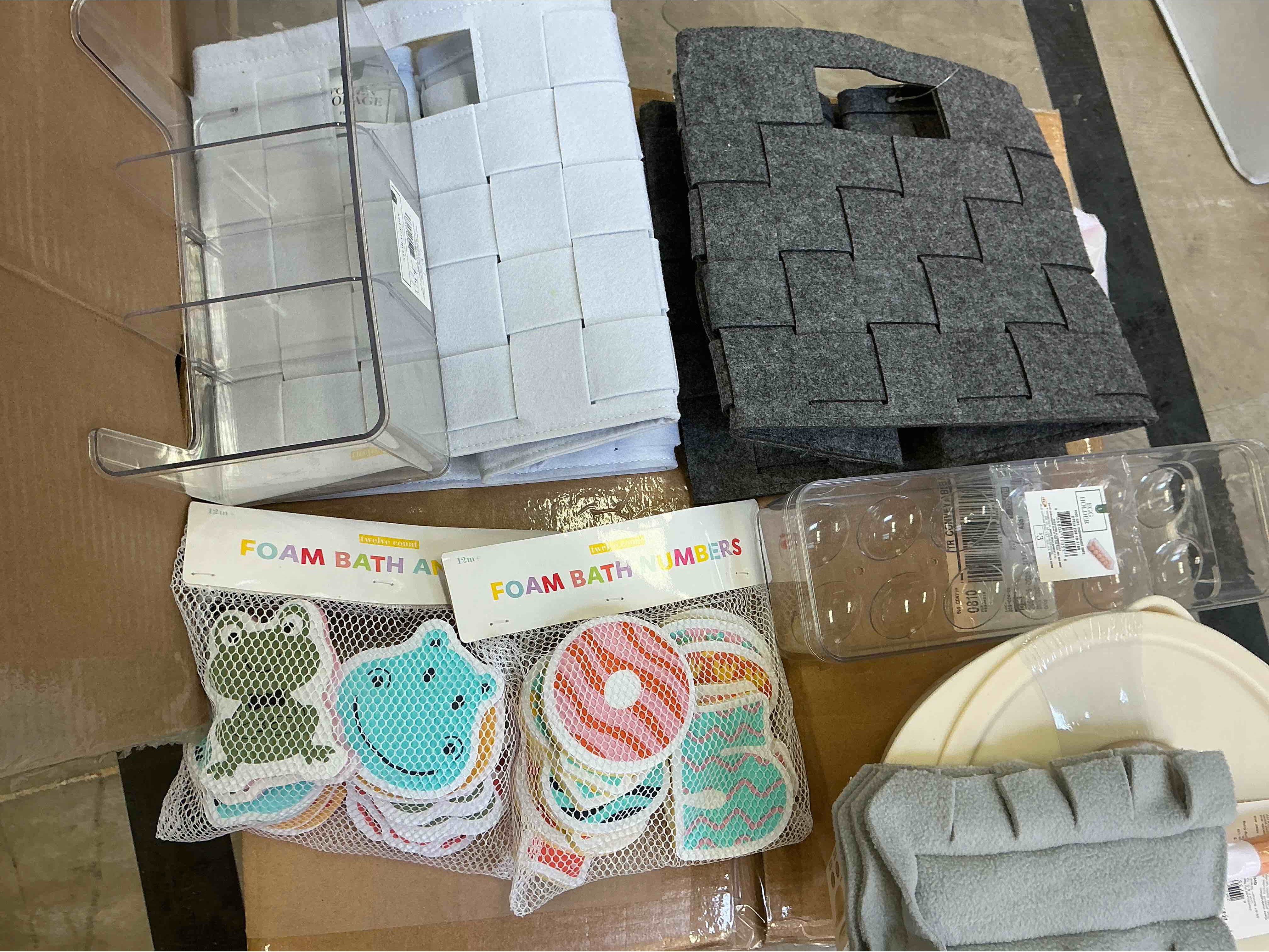 Assorted miscellaneous include; pencil/ Foam bath number and more (25 pieces)