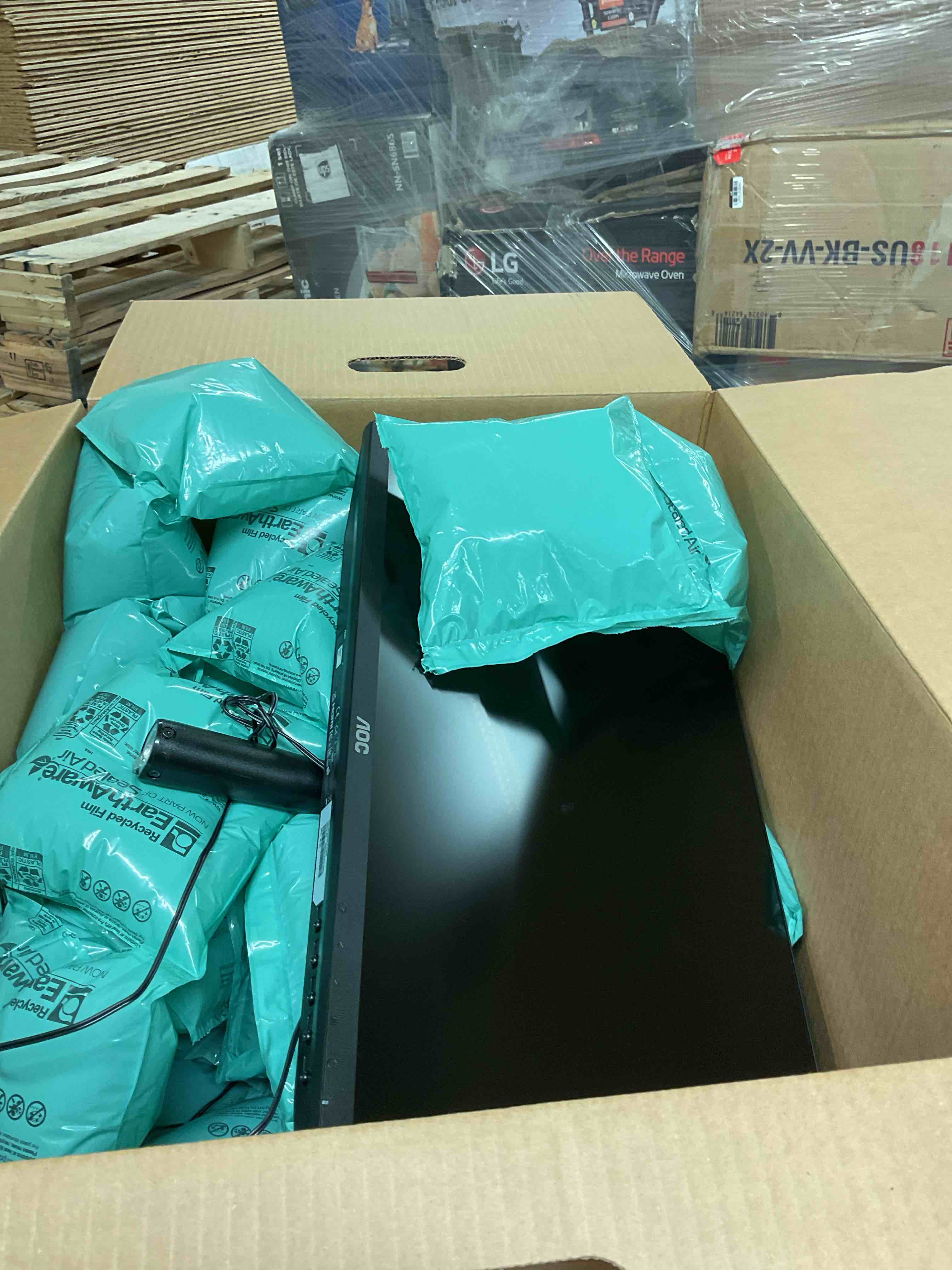 https://s3.amazonaws.com/lotting-images-prod/bidfta/PNK3355399_1758035607620.jpeg