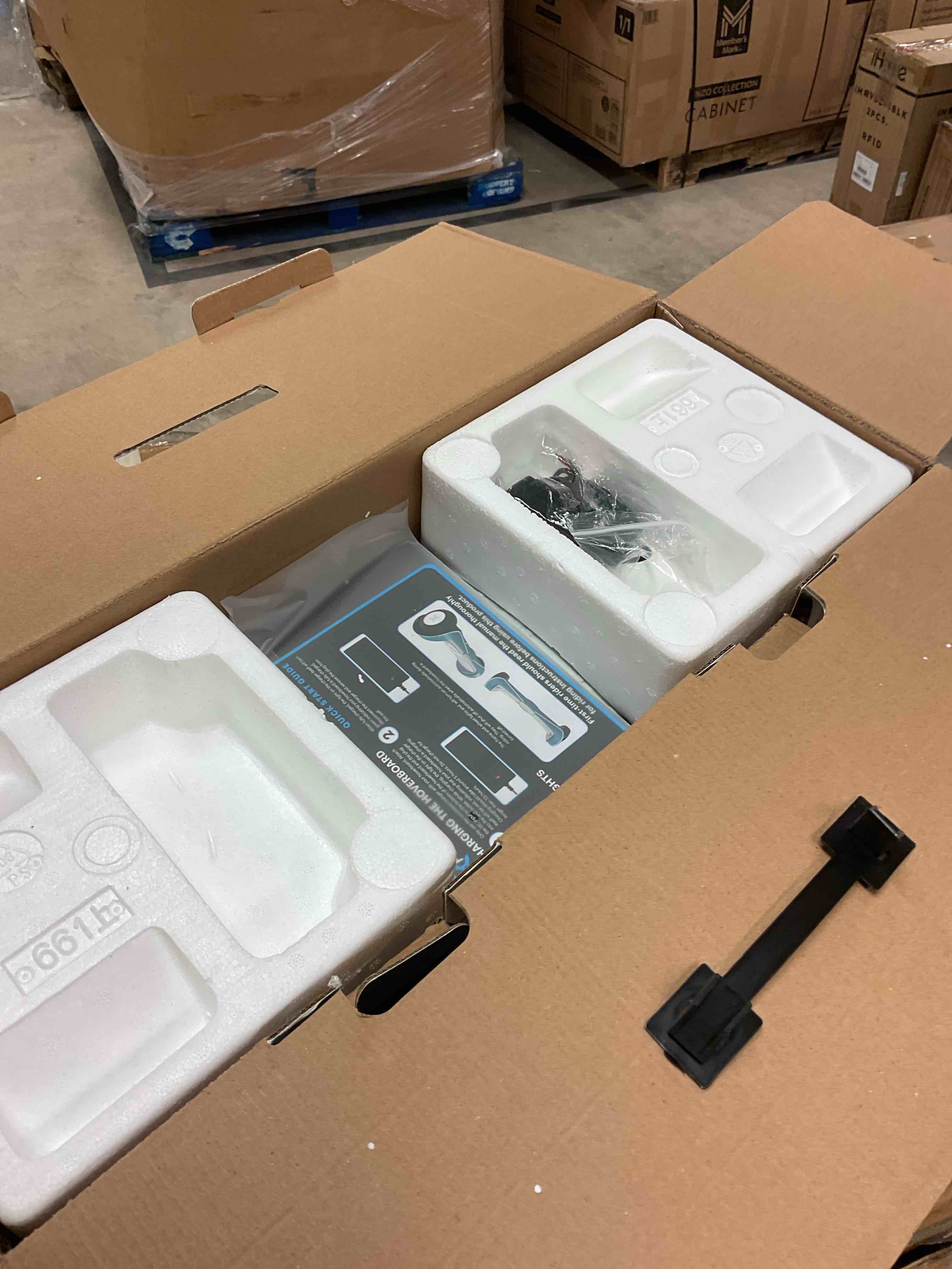 https://s3.amazonaws.com/lotting-images-prod/bidfta/PNK3355405_1758036446730.jpeg