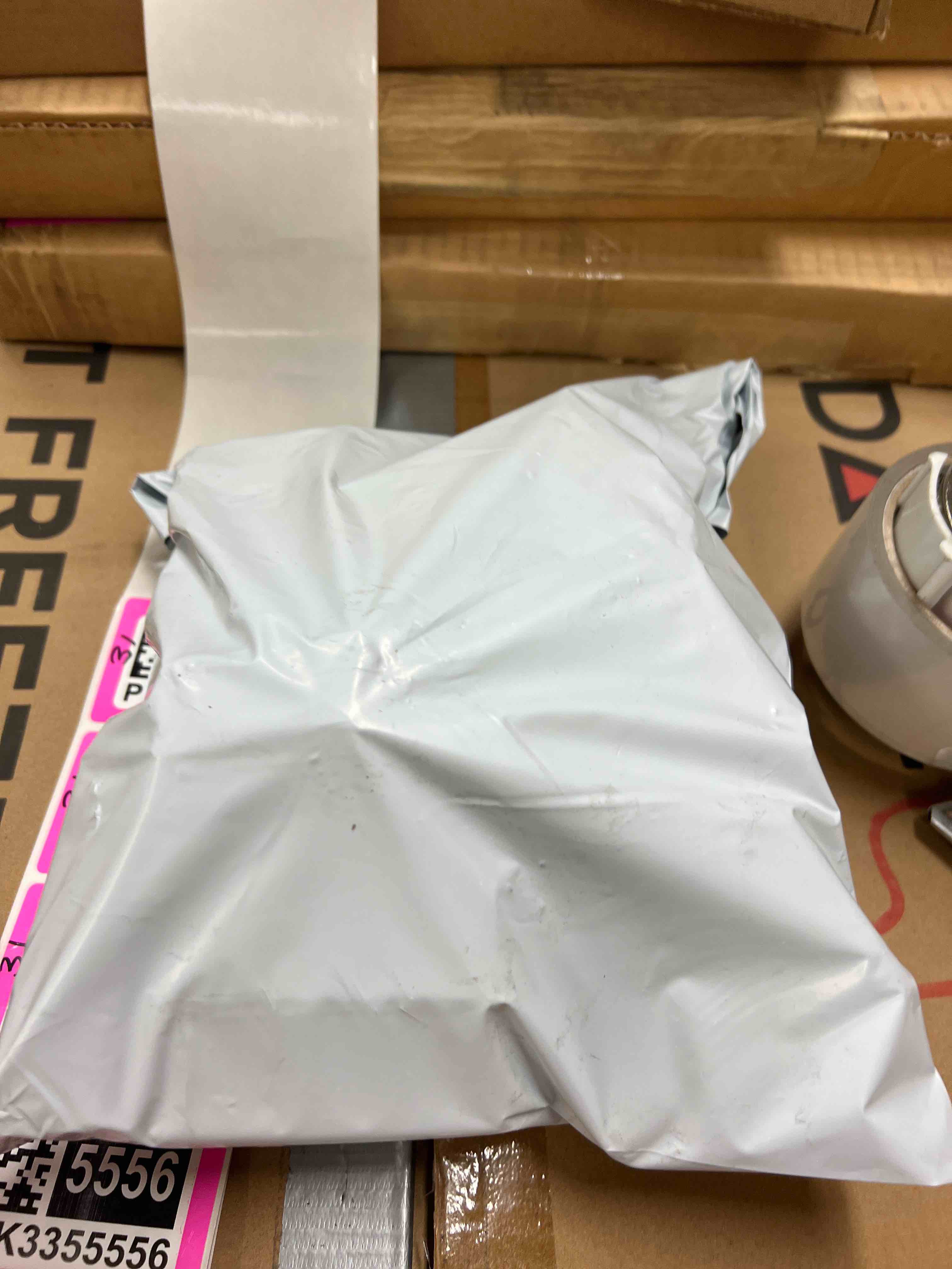 https://s3.amazonaws.com/lotting-images-prod/bidfta/PNK3355553_1758138838777.jpeg