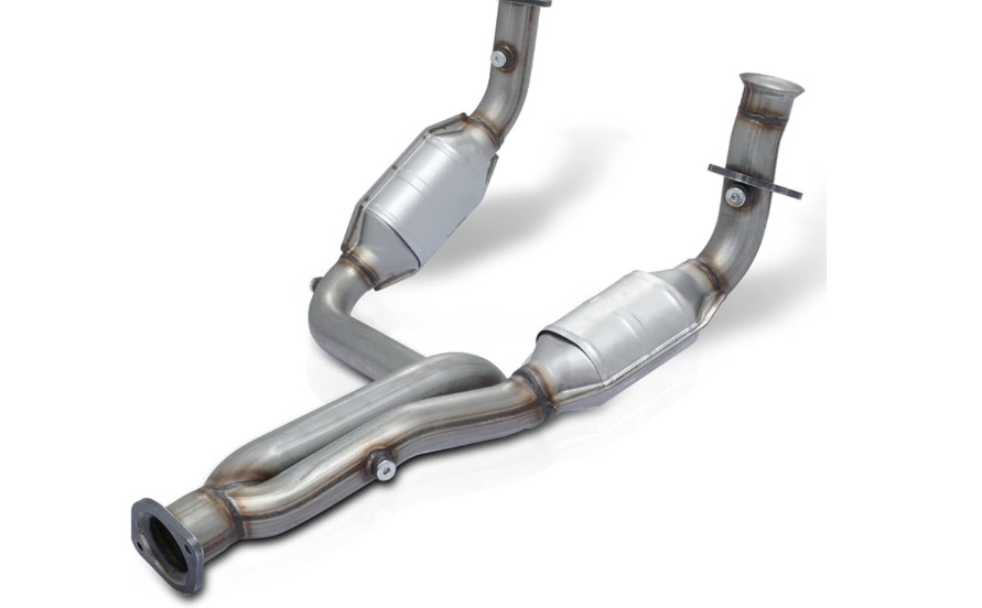 M-AUTO Catalytic Converter Fit for 2002-2005 Cadillac Escalade 2002-2005 Chevrolet Avalanche ( similar product)