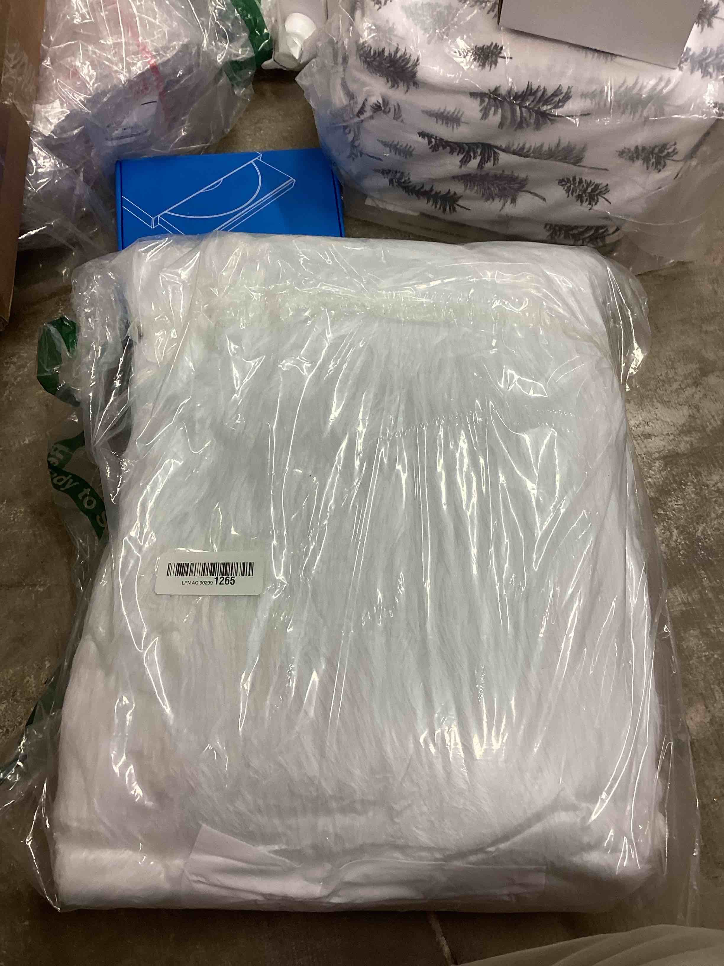 Condition photo showing Good Condition for Jenaai 100 Inches Large Christmas Tree Skirt Extra Faux Fur Xmas Tree Skirt White Plush Velvet for Christmas Decorations for Home Winter Holiday Party White 100 Inches