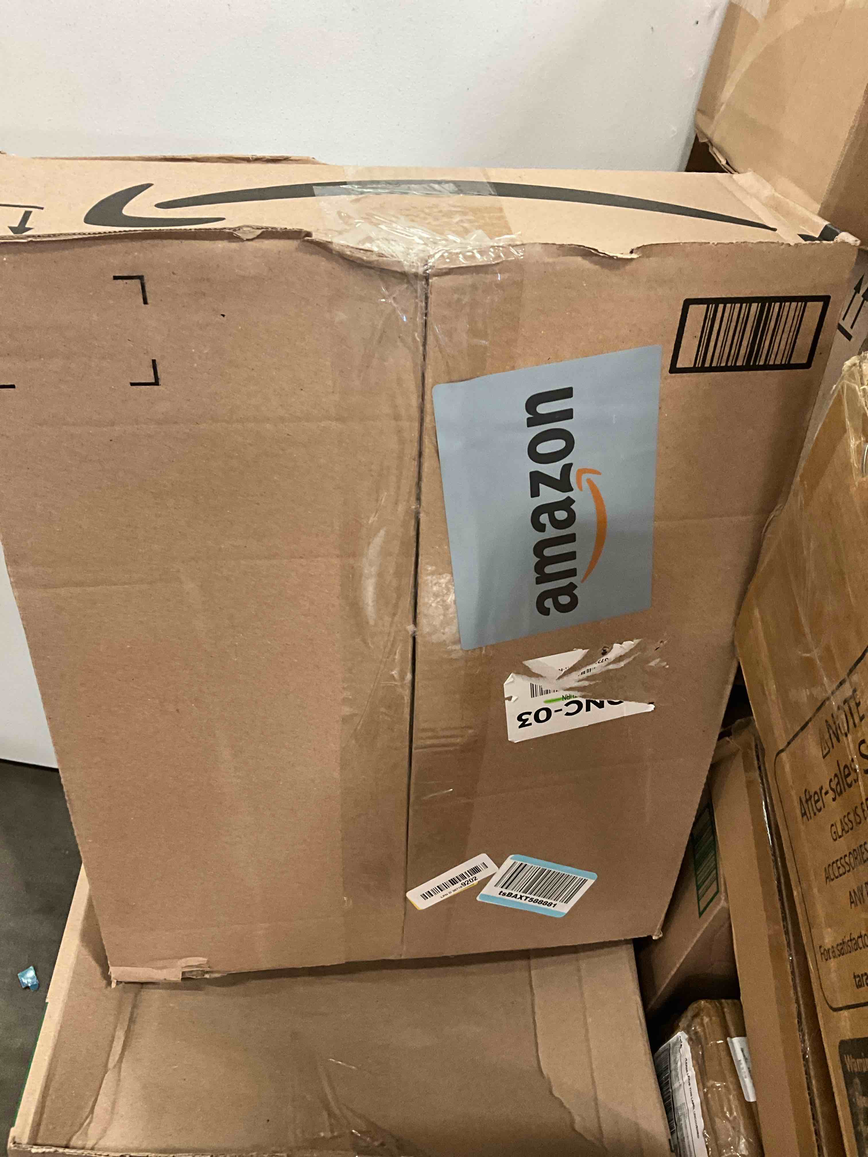 https://s3.amazonaws.com/lotting-images-prod/bidfta/PNK3361041_1755550608693.jpeg