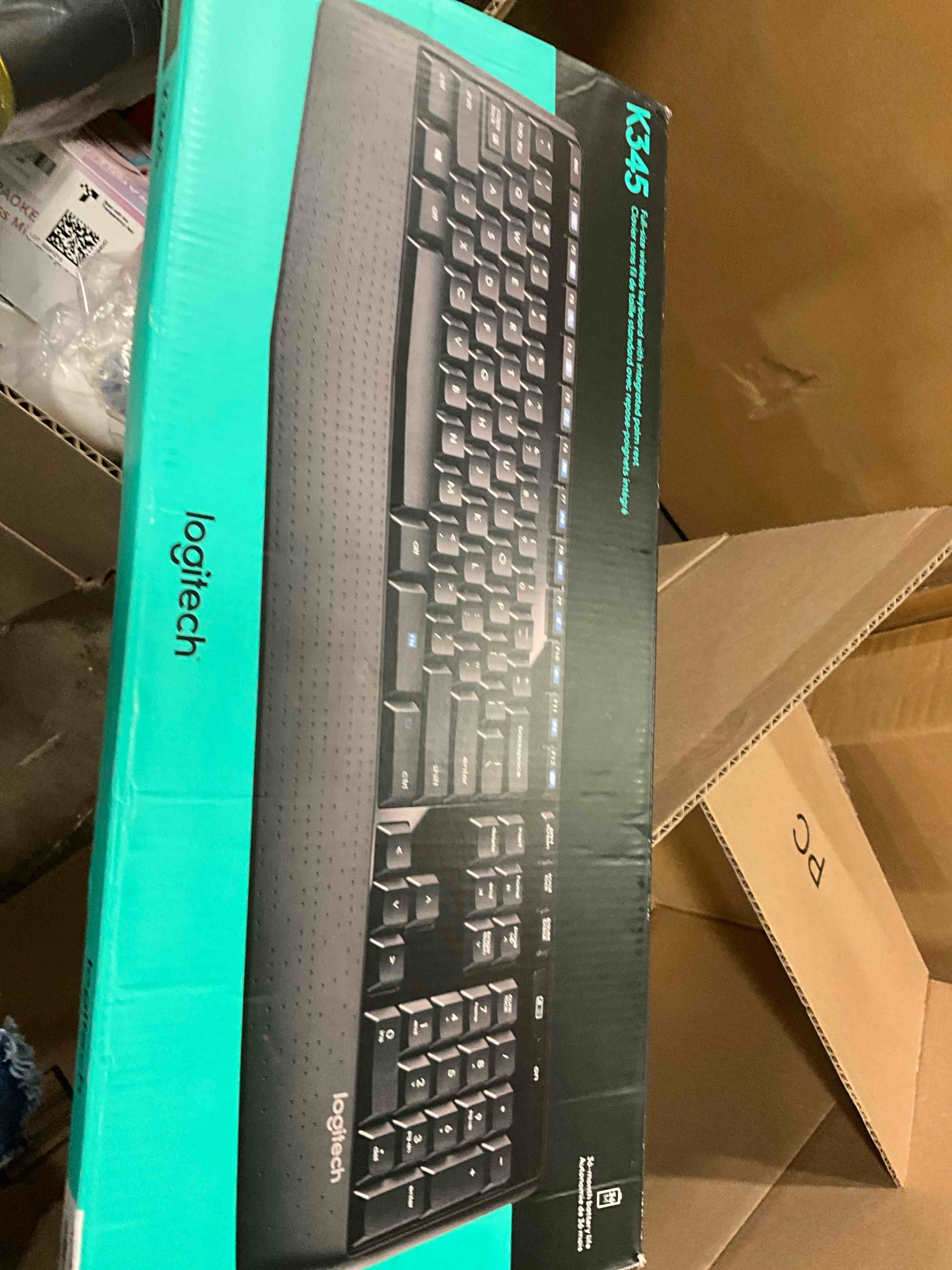 https://s3.amazonaws.com/lotting-images-prod/bidfta/PNK3361076_1755624264197.jpeg