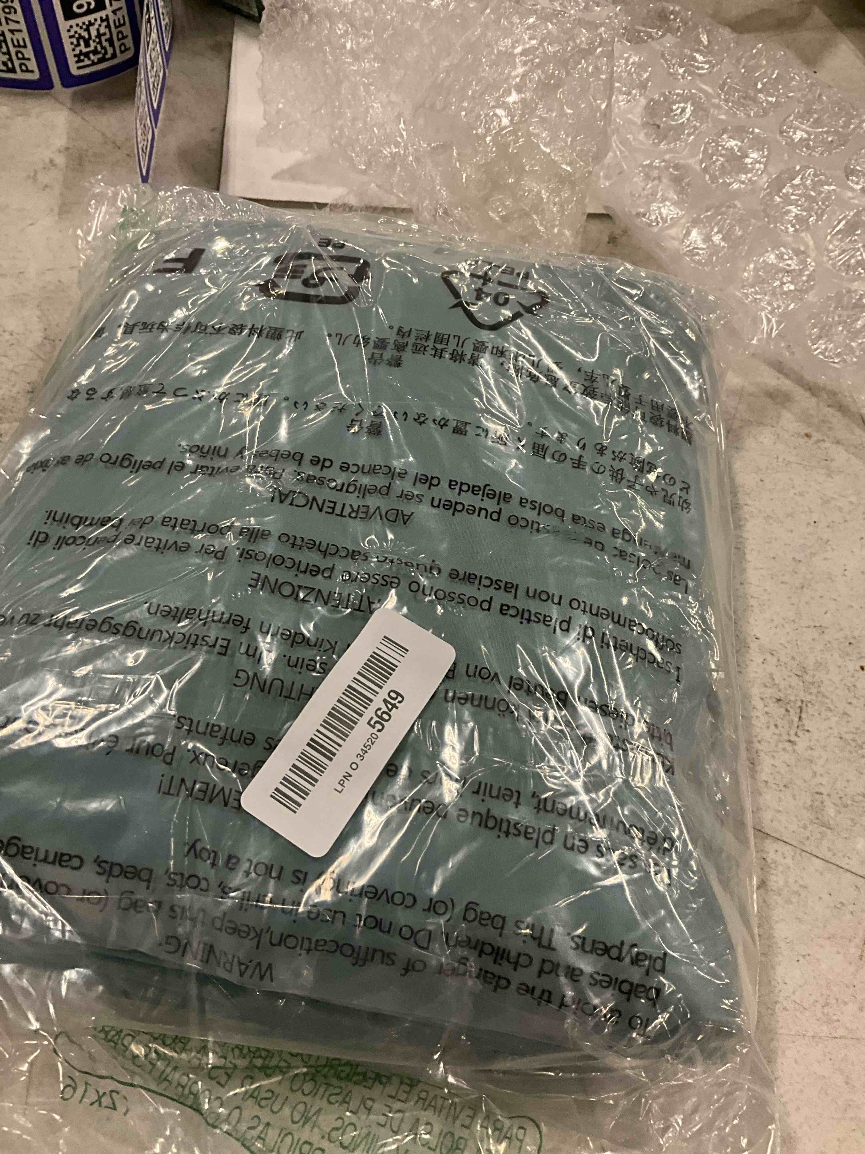 https://s3.amazonaws.com/lotting-images-prod/bidfta/PNK3361090_1755625620582.jpeg