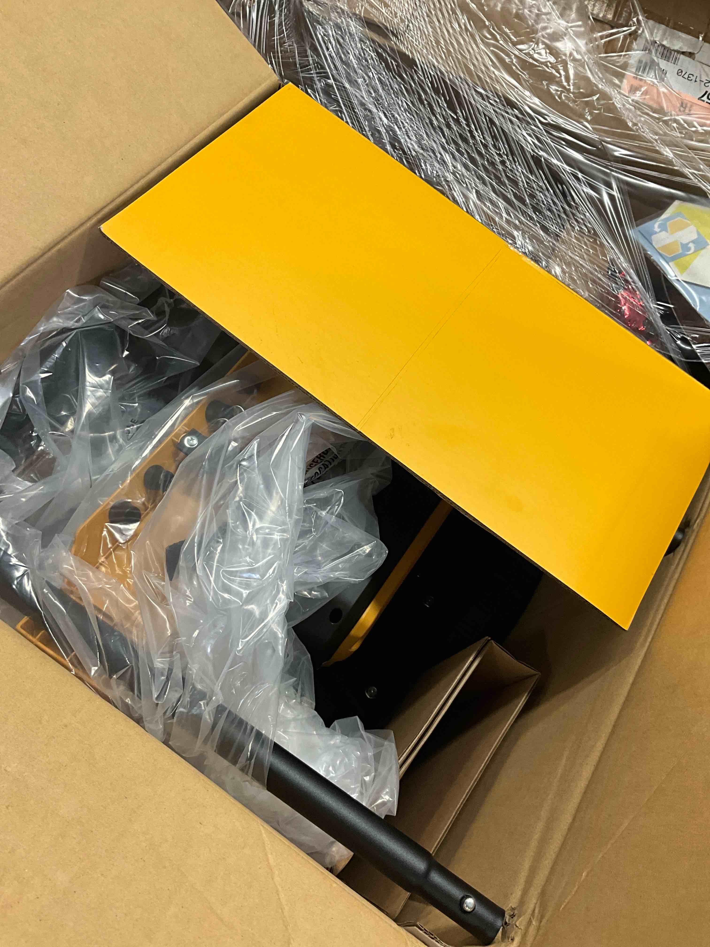 https://s3.amazonaws.com/lotting-images-prod/bidfta/PNK3361350_1756487777975.jpeg