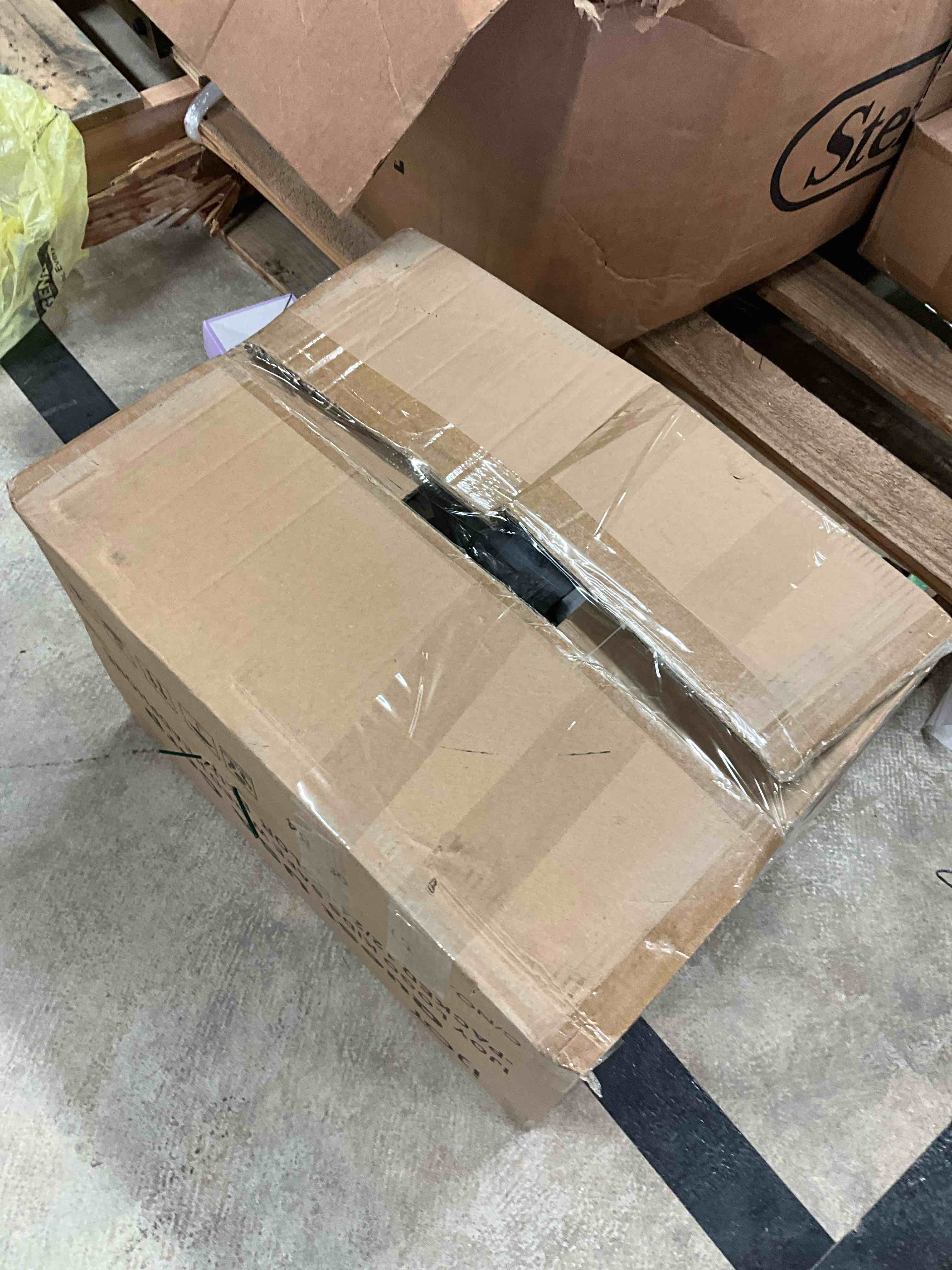https://s3.amazonaws.com/lotting-images-prod/bidfta/PNK3361363_1756492303639.jpeg
