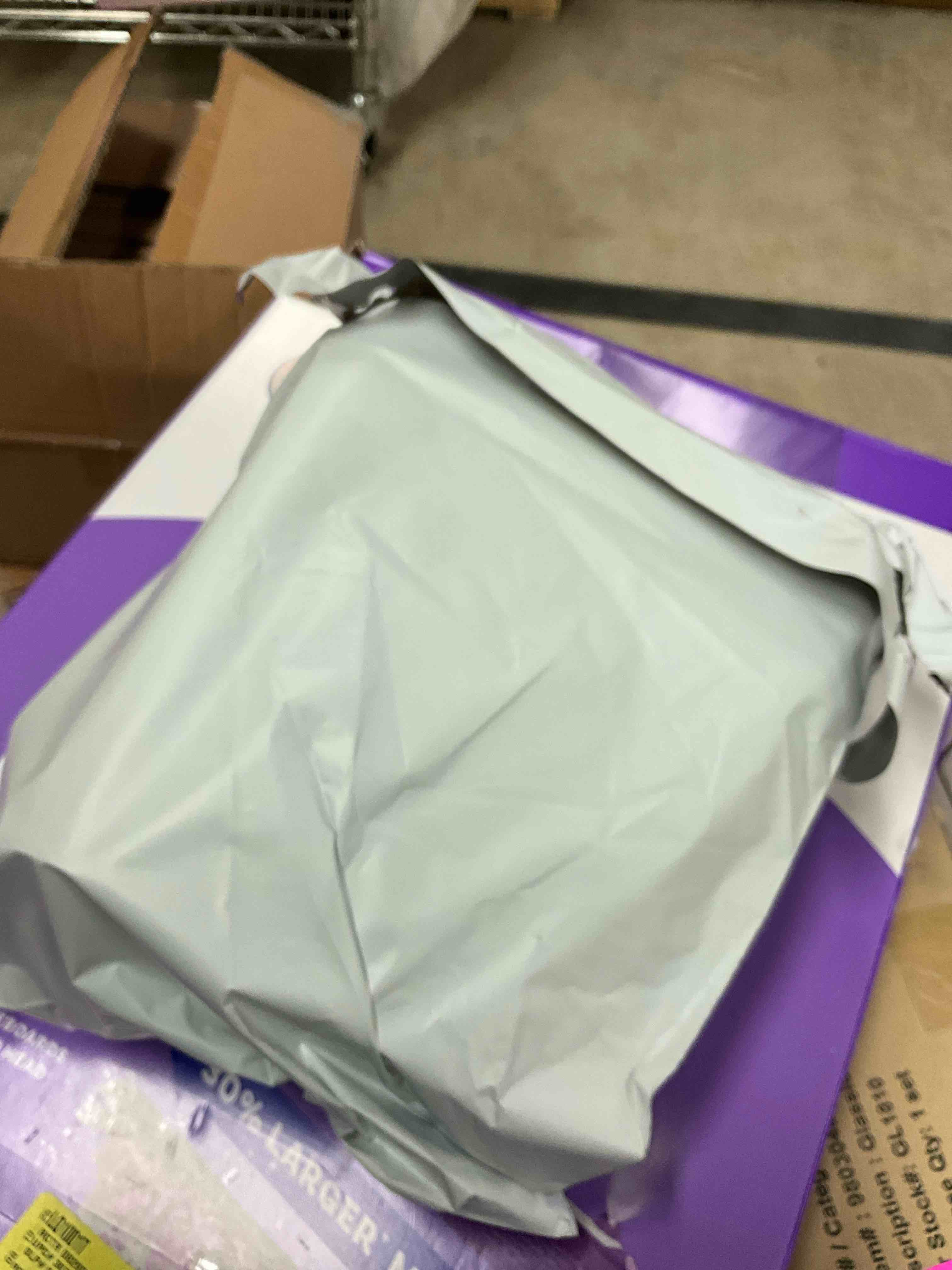 https://s3.amazonaws.com/lotting-images-prod/bidfta/PNK3361420_1756734652061.jpeg