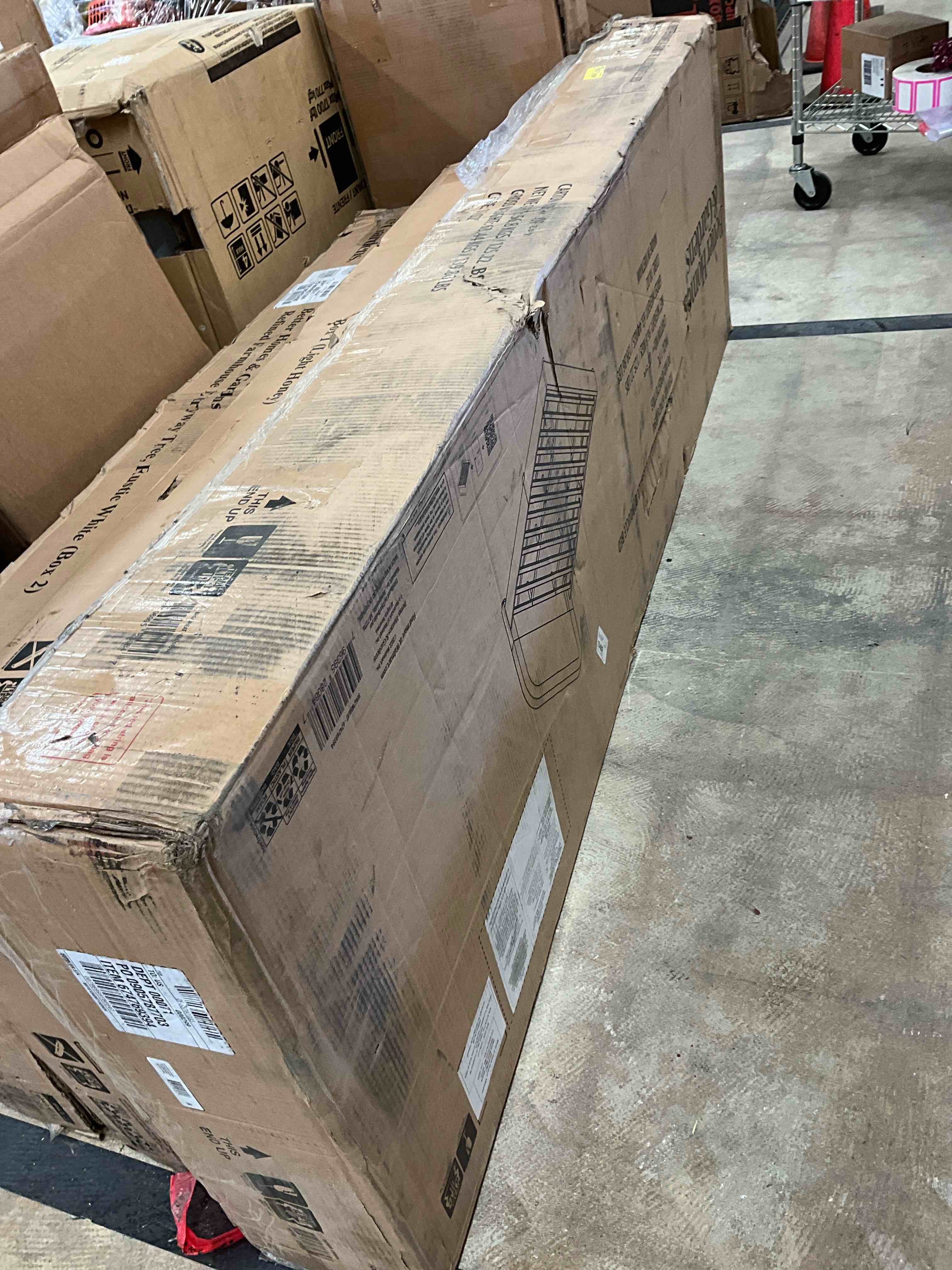 https://s3.amazonaws.com/lotting-images-prod/bidfta/PNK3361691_1757603907424.jpeg