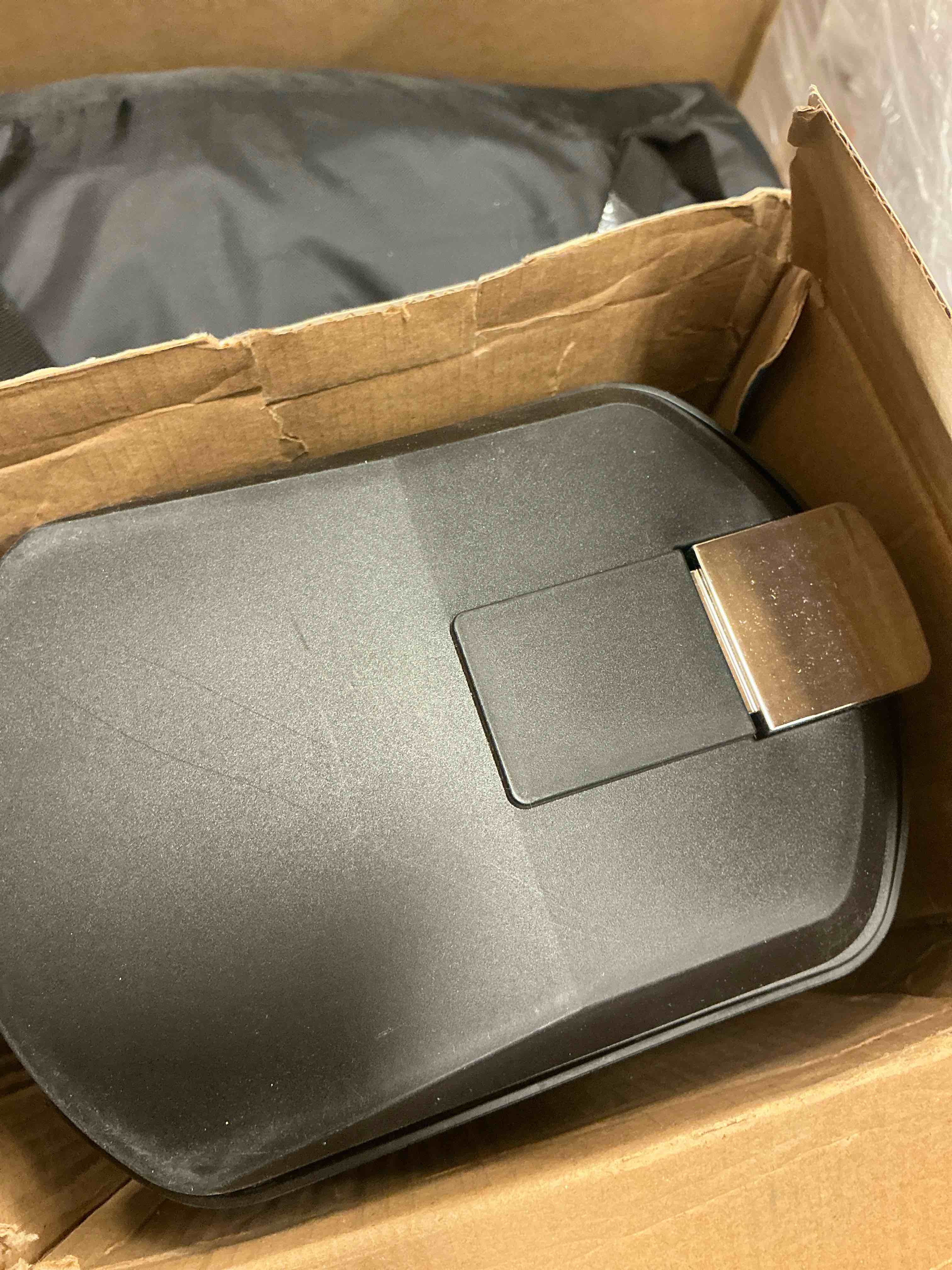 https://s3.amazonaws.com/lotting-images-prod/bidfta/PNK3361749_1758041489220.jpeg