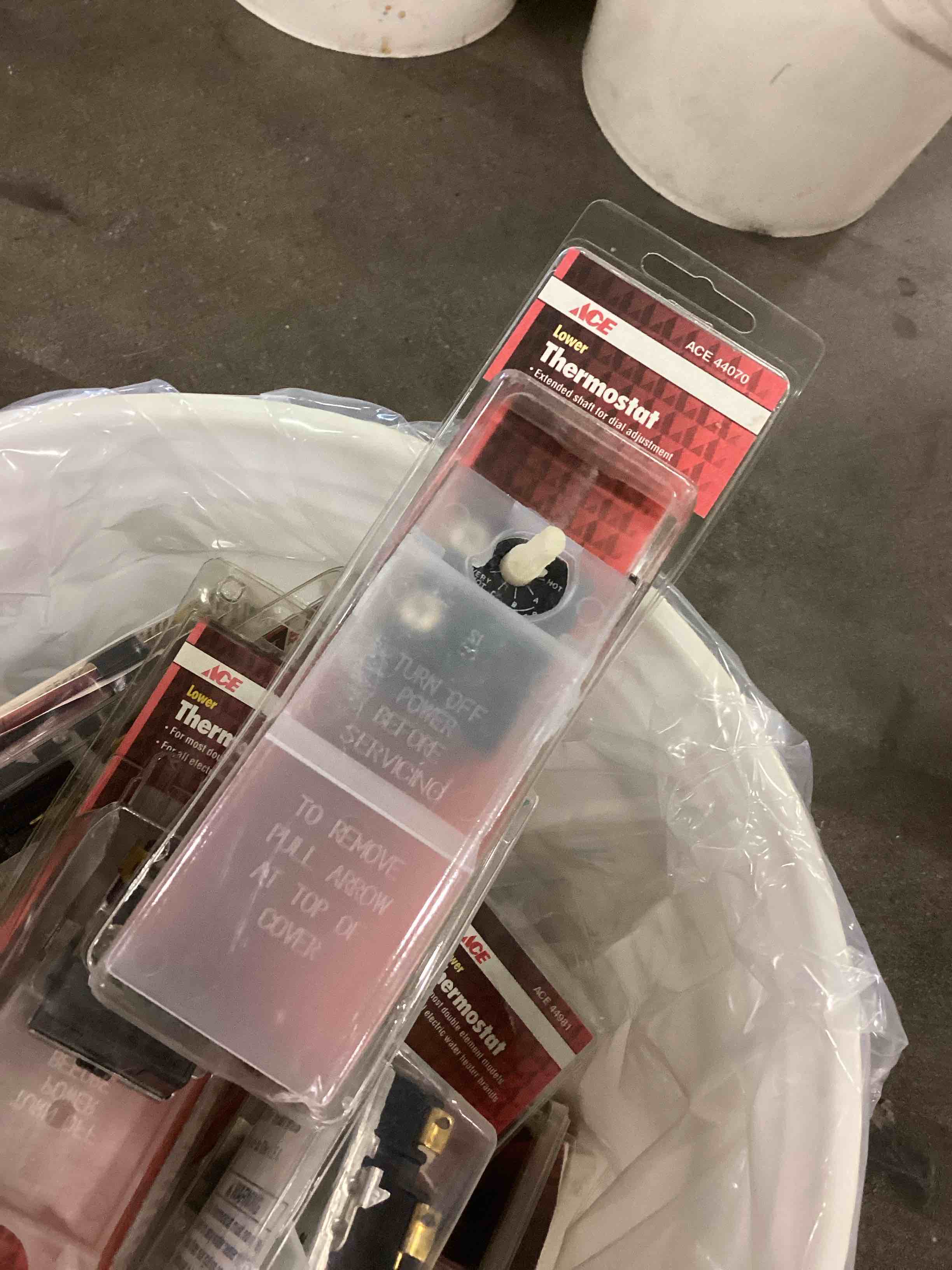 https://s3.amazonaws.com/lotting-images-prod/bidfta/PNK3362147_1758636606801.jpeg