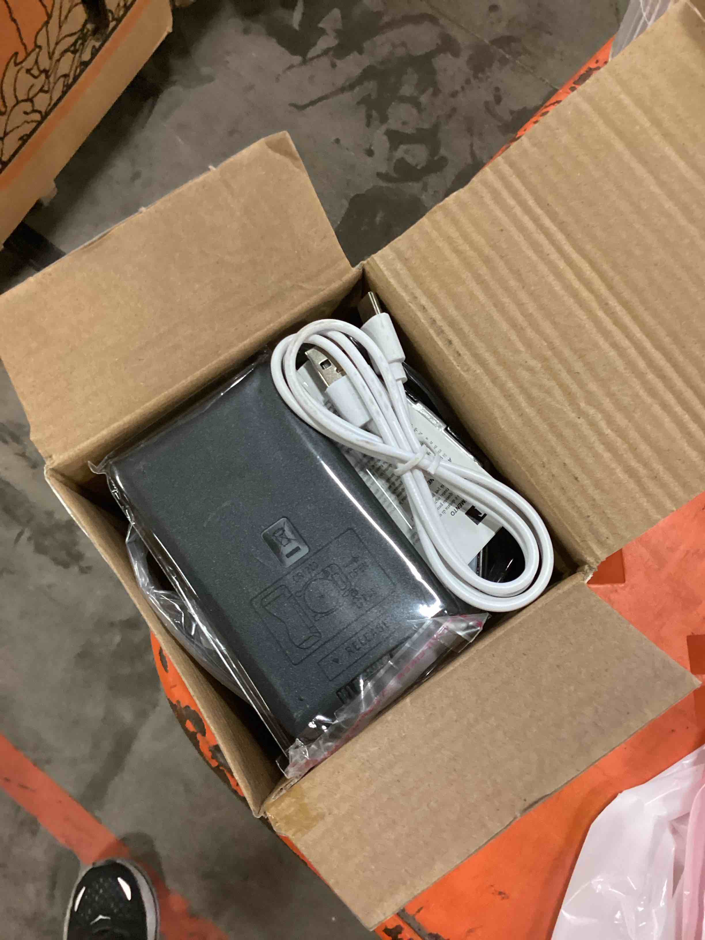 https://s3.amazonaws.com/lotting-images-prod/bidfta/PNK3362185_1758646866483.jpeg