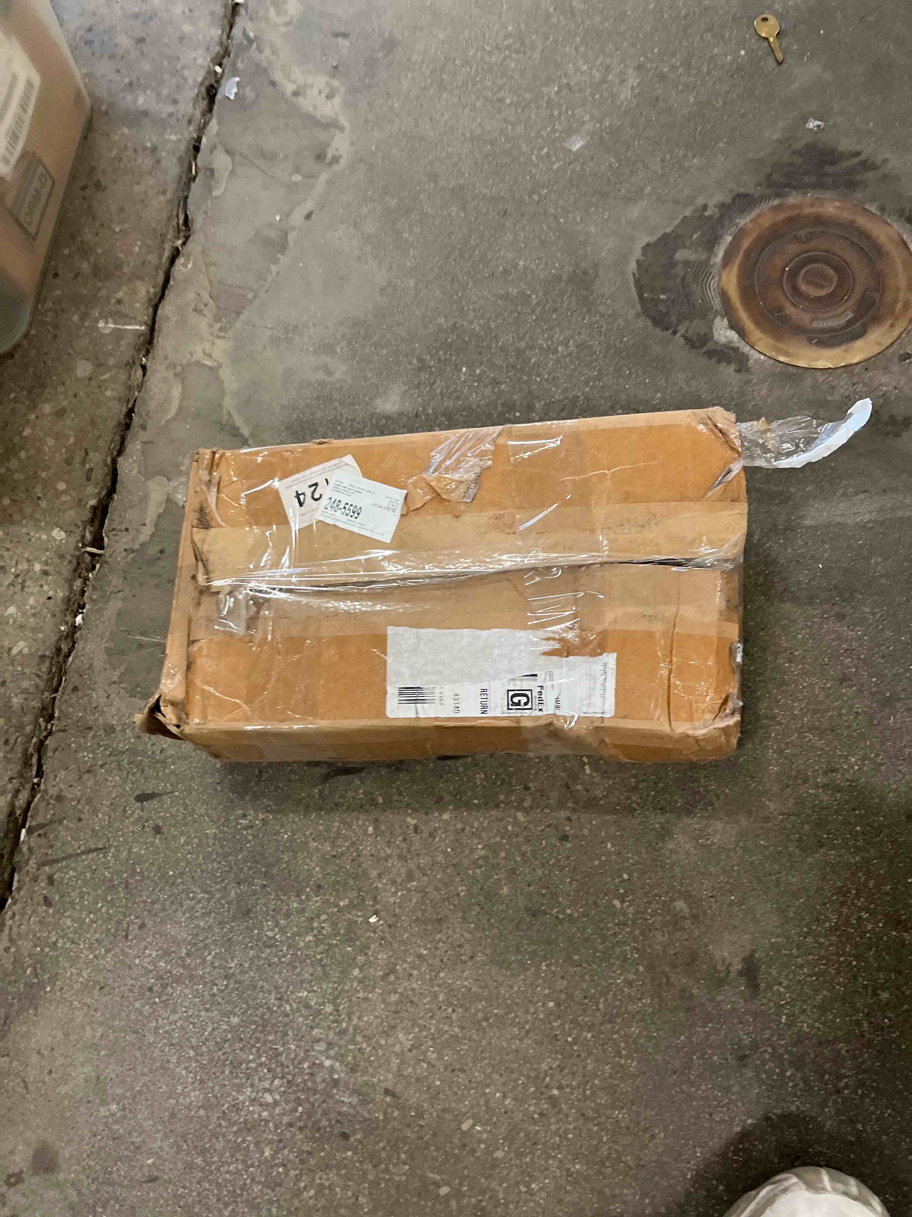 https://s3.amazonaws.com/lotting-images-prod/bidfta/PNK3362220_1758656874827.jpeg