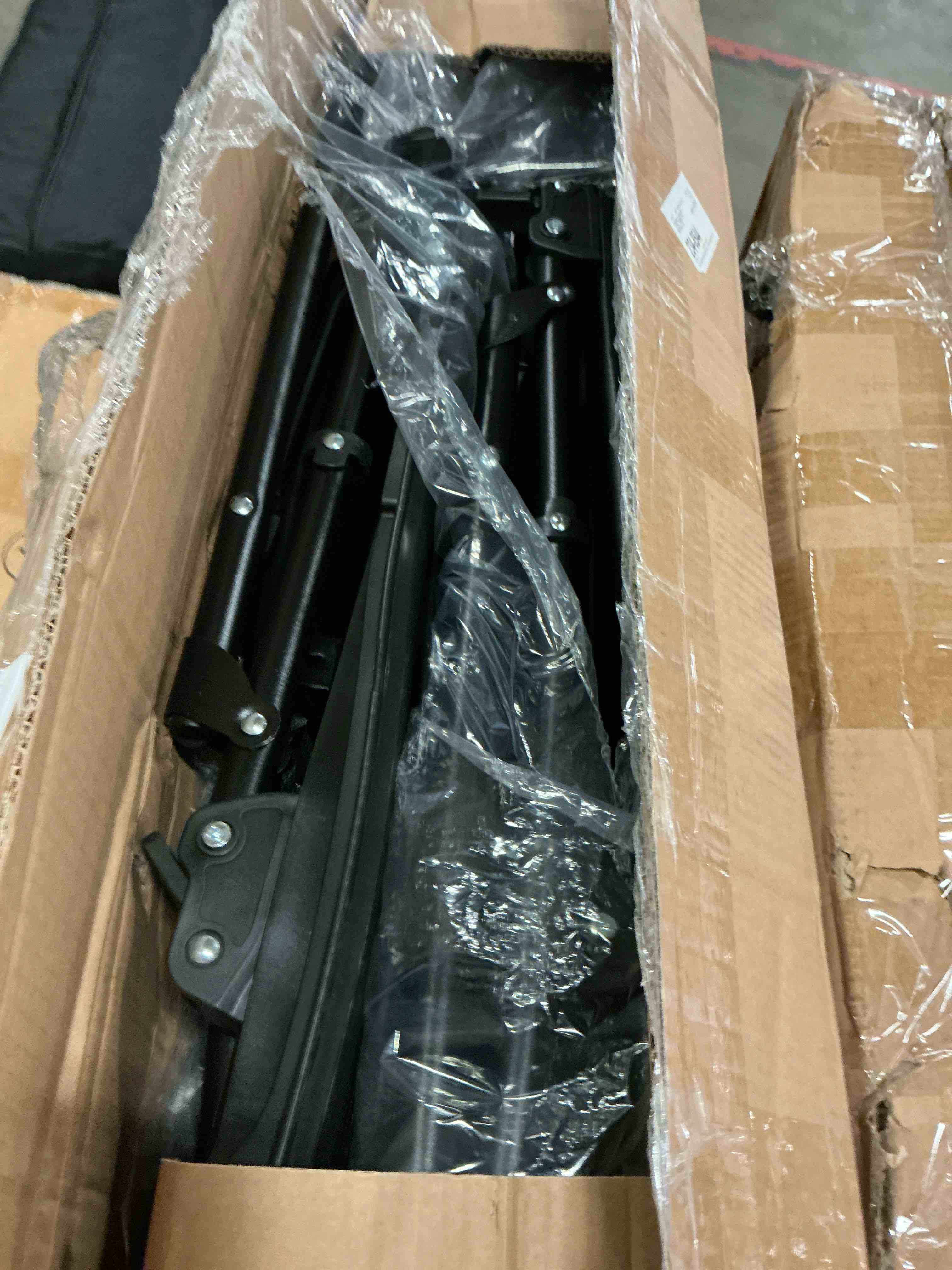 https://s3.amazonaws.com/lotting-images-prod/bidfta/PNK3362618_1758912700566.jpeg